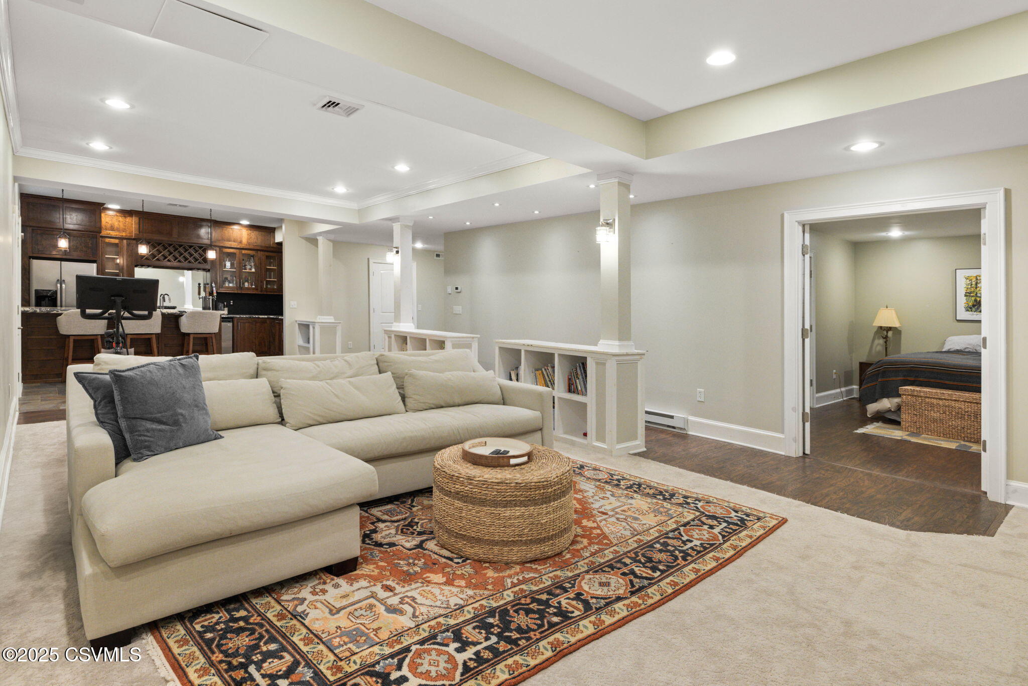 12 E OAKWOOD Drive