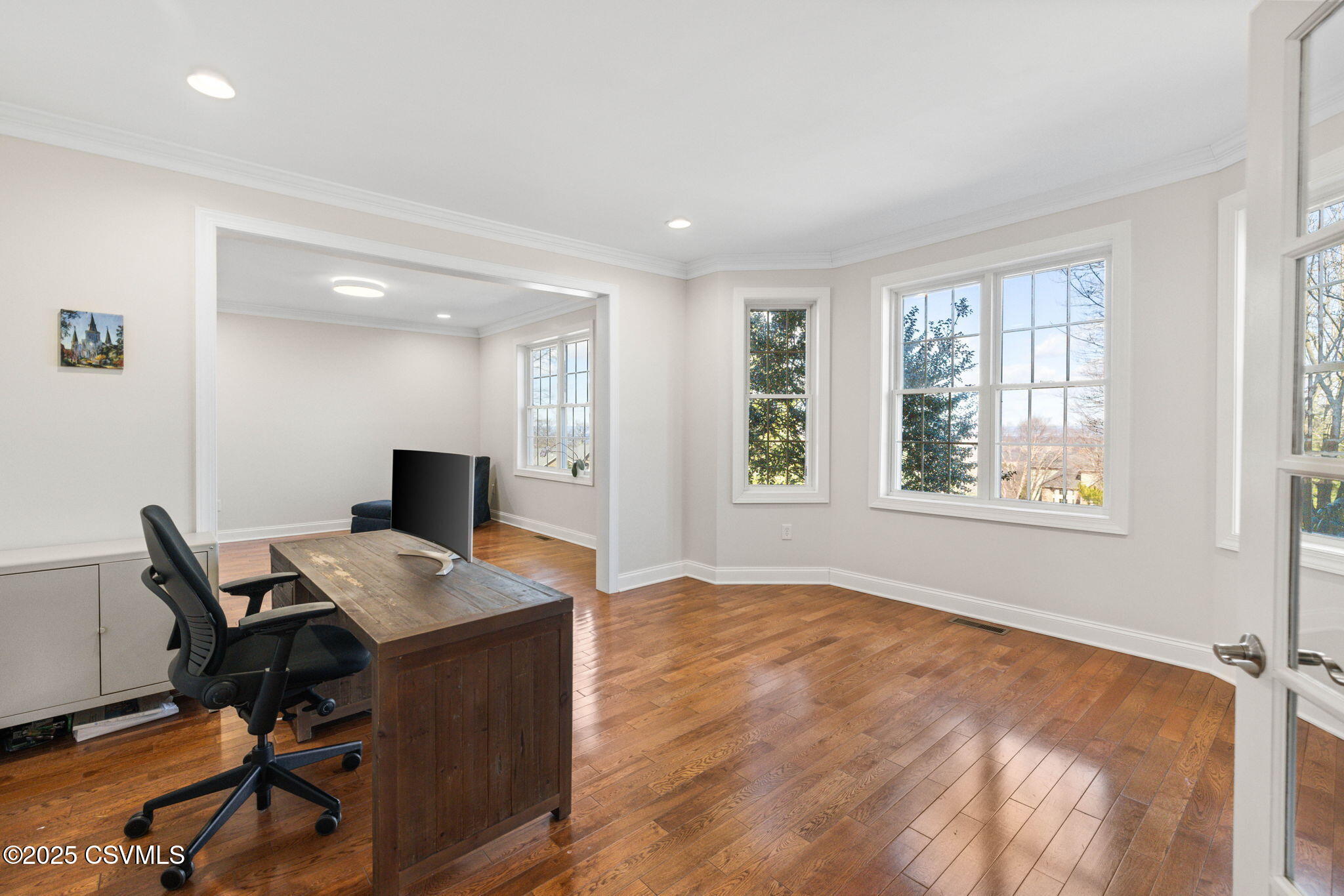 12 E OAKWOOD Drive