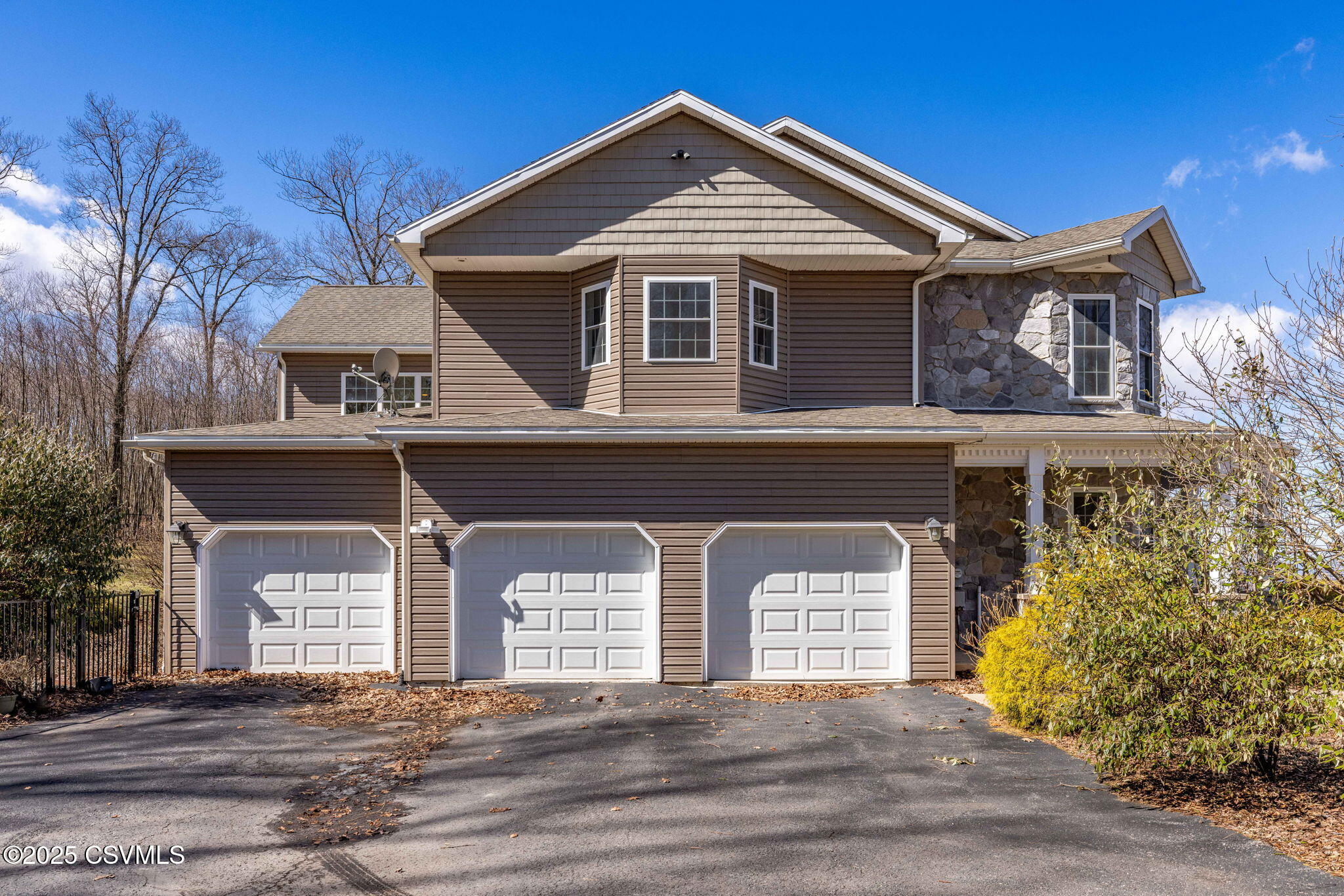 12 E OAKWOOD Drive