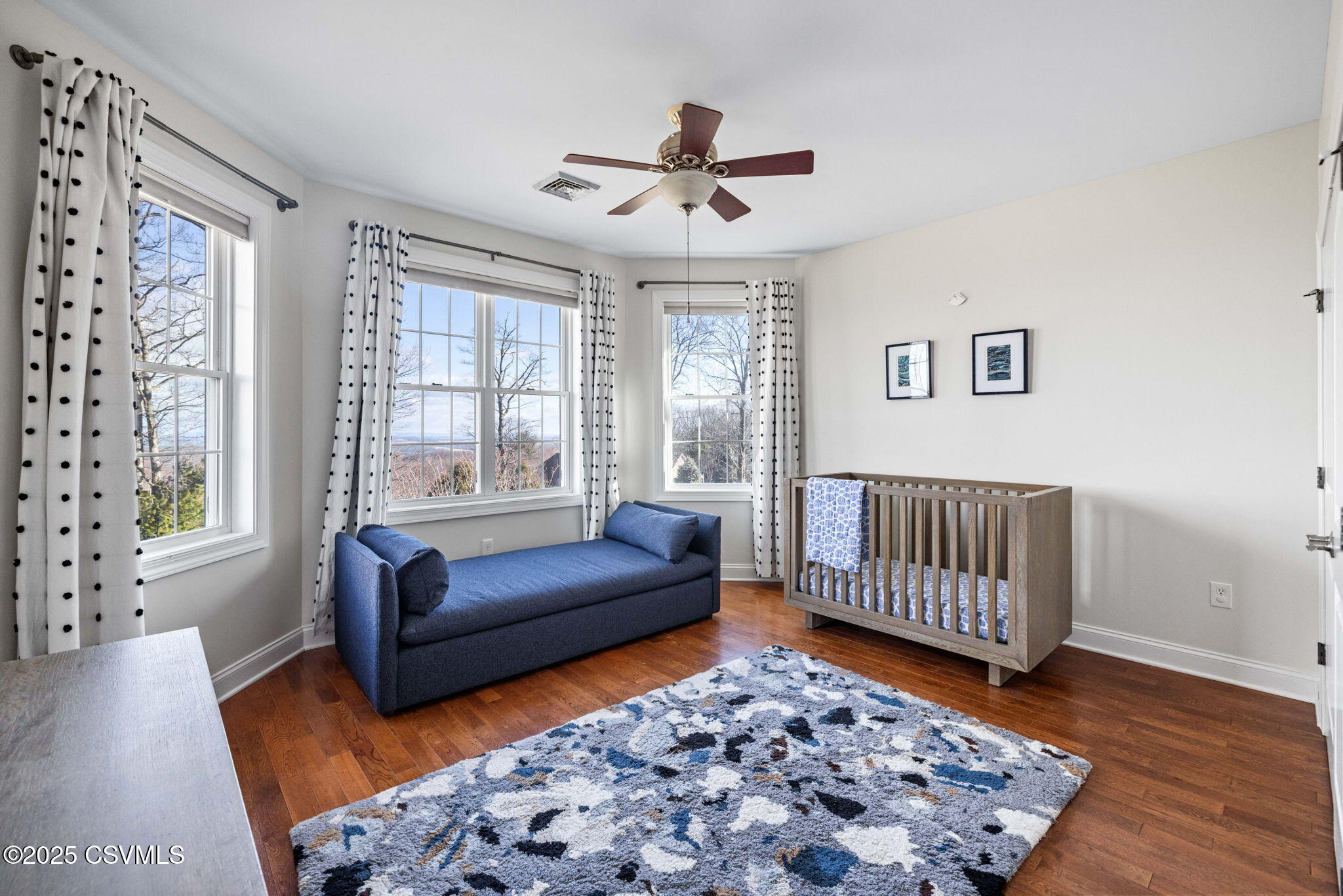 12 E OAKWOOD Drive