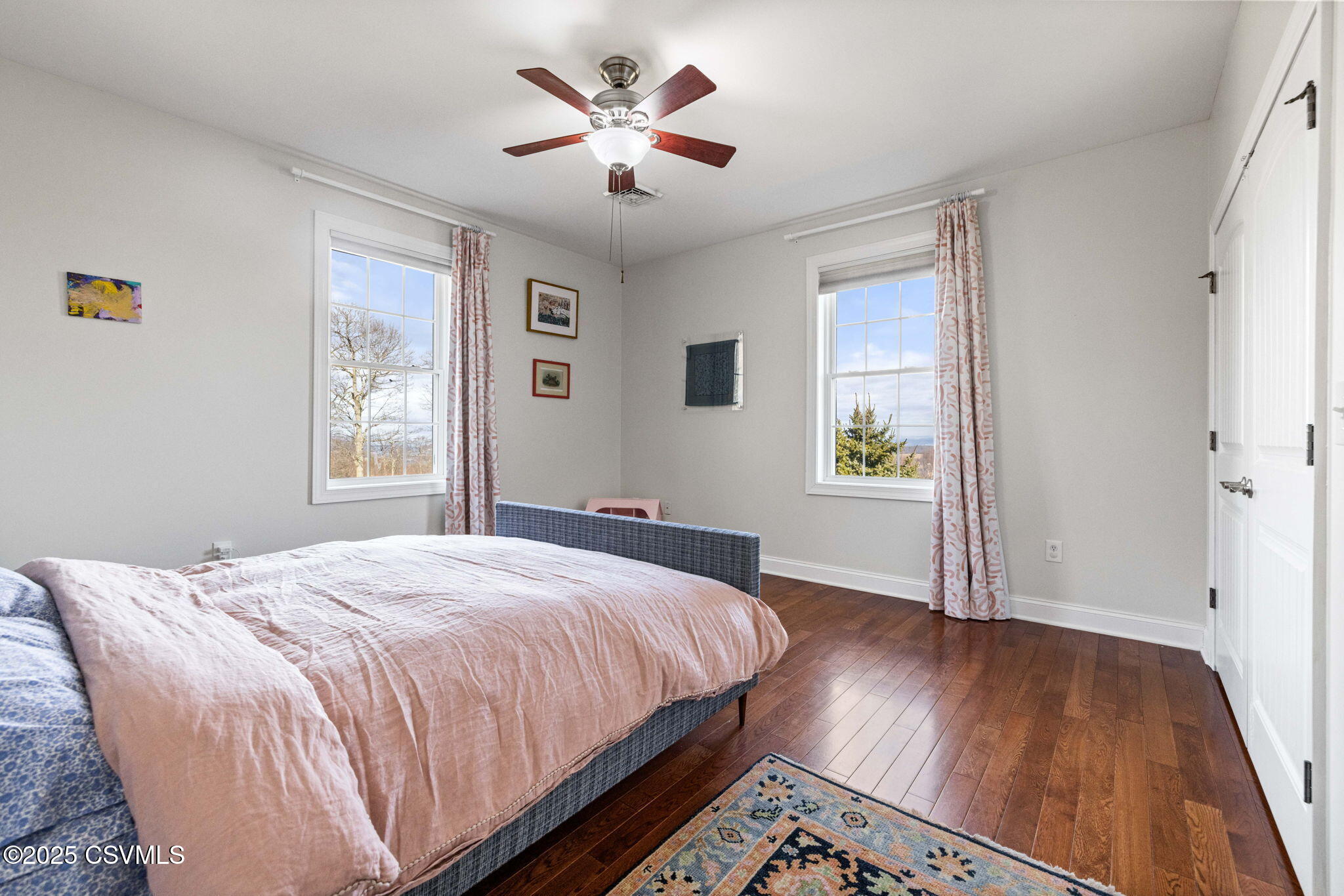 12 E OAKWOOD Drive