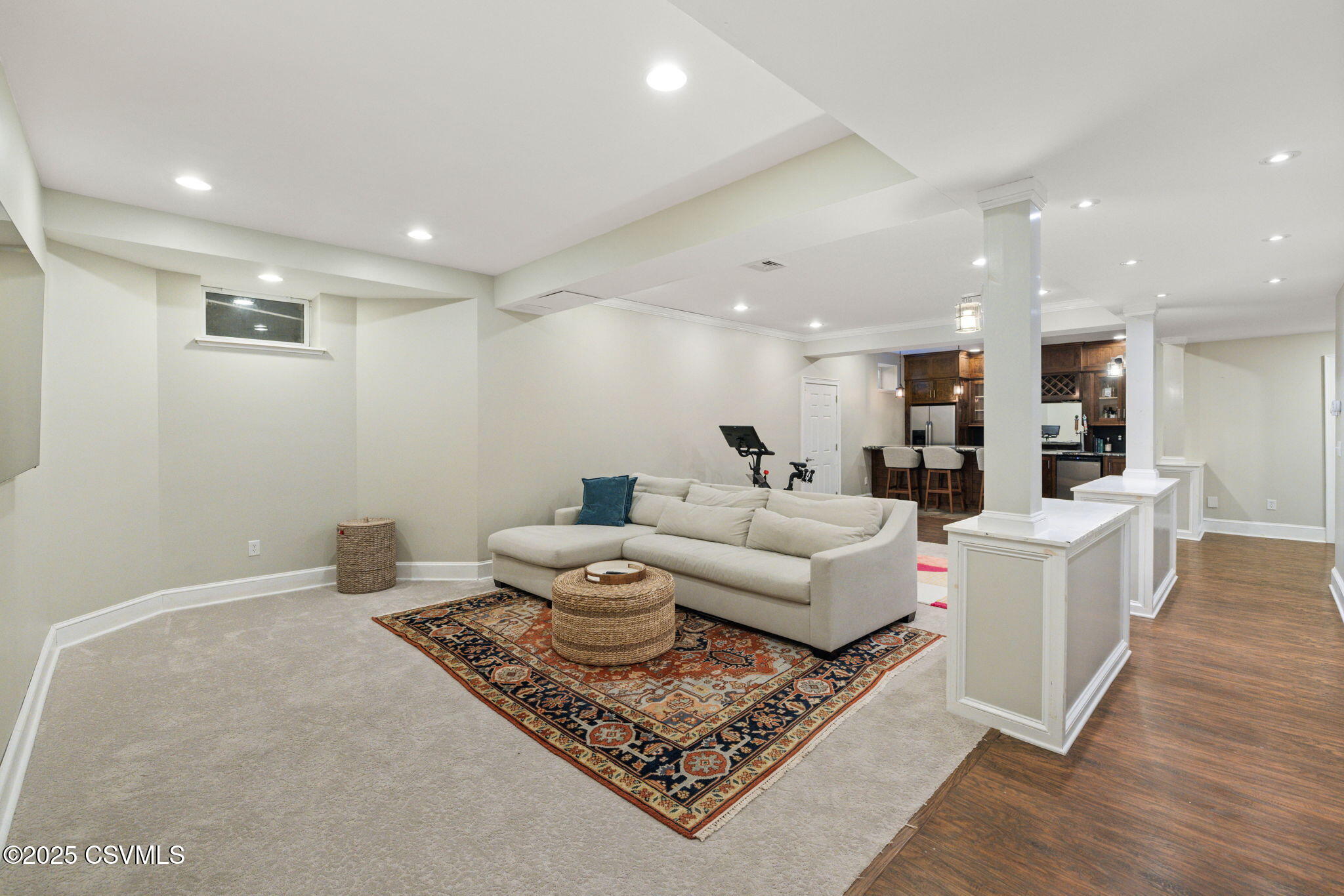 12 E OAKWOOD Drive