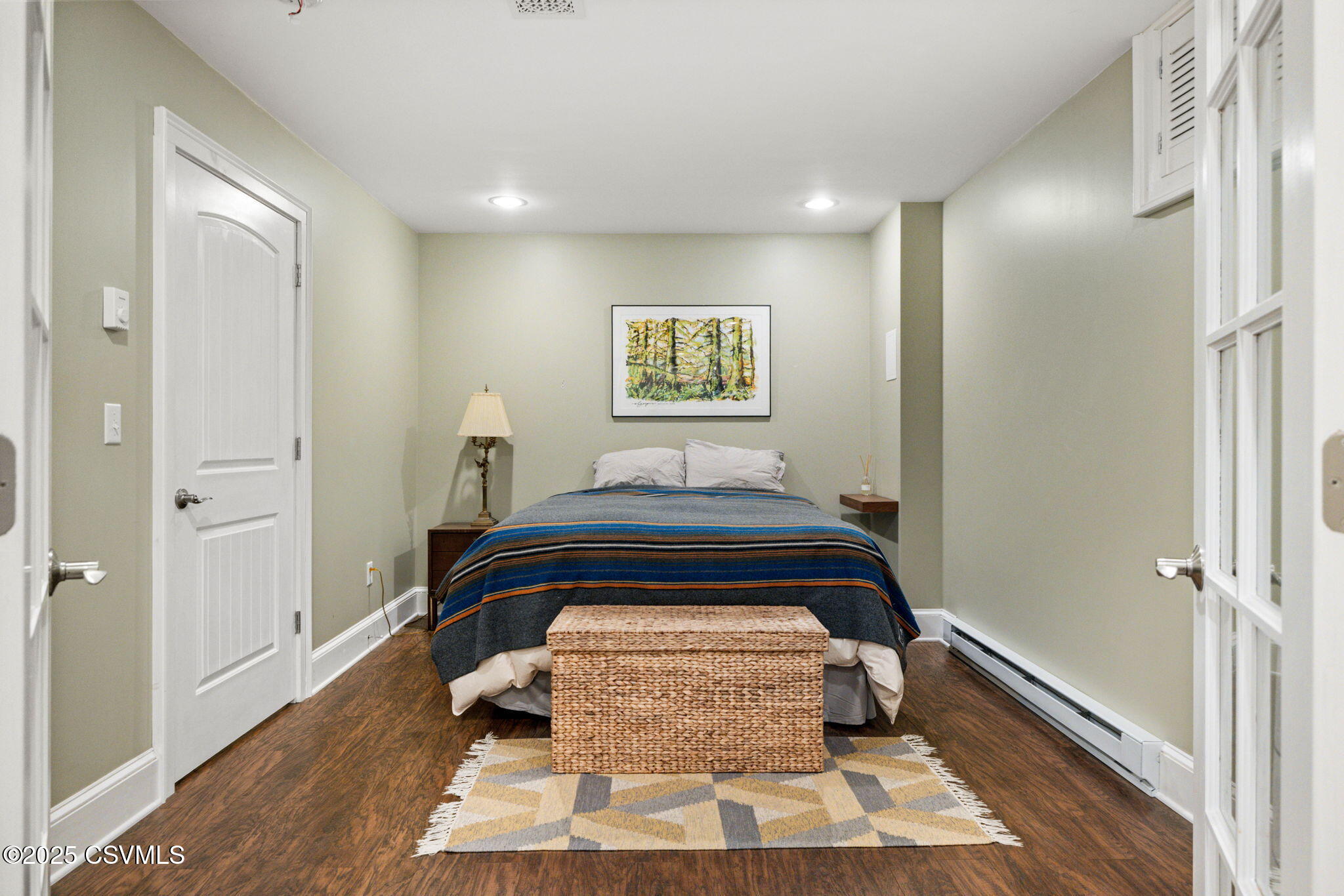 12 E OAKWOOD Drive