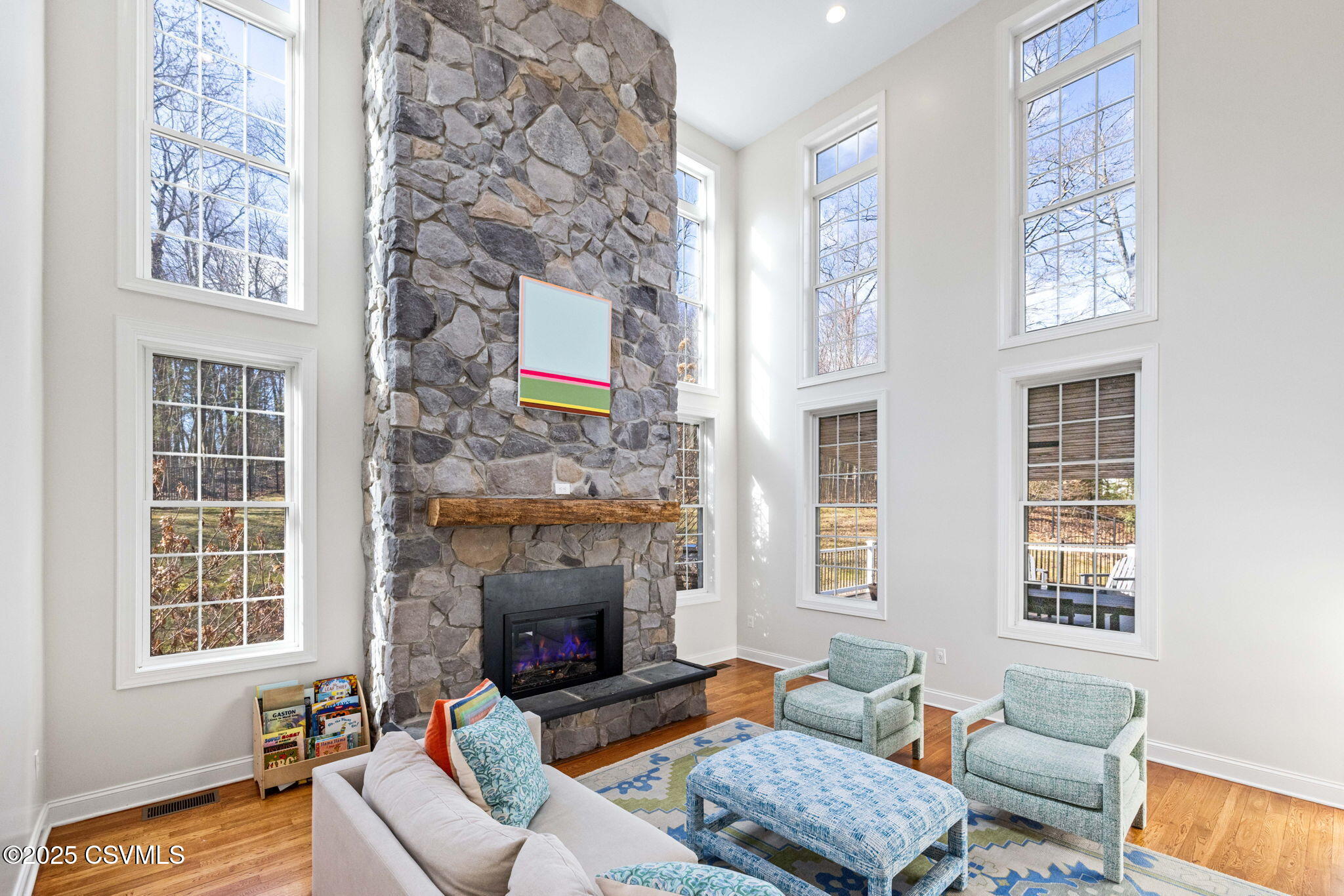 12 E OAKWOOD Drive