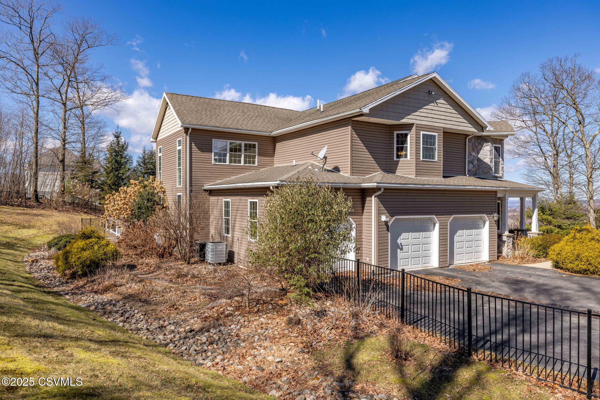 12 E OAKWOOD Drive