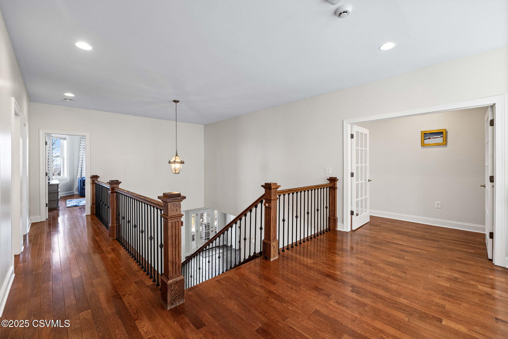 12 E OAKWOOD Drive