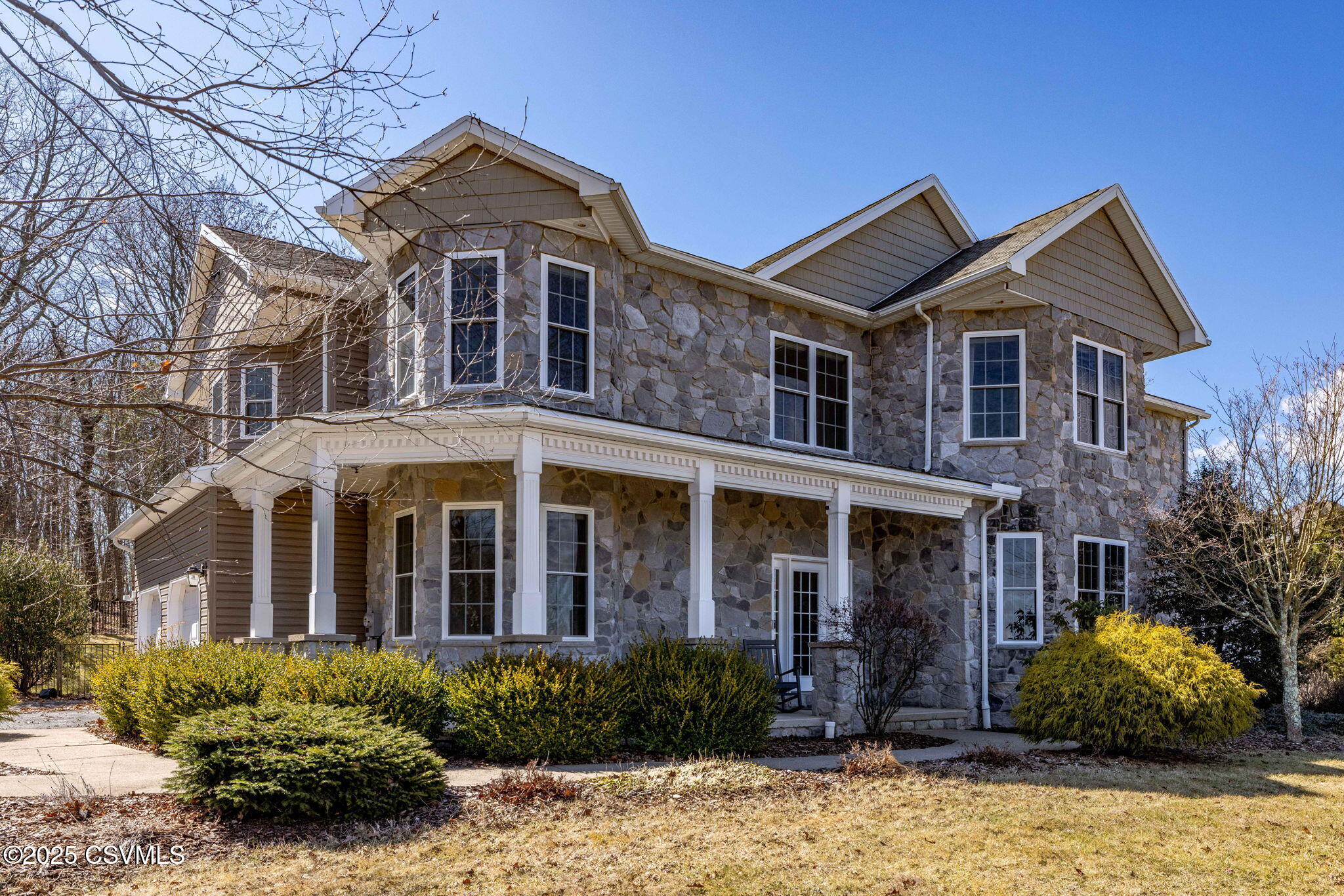 12 E OAKWOOD Drive