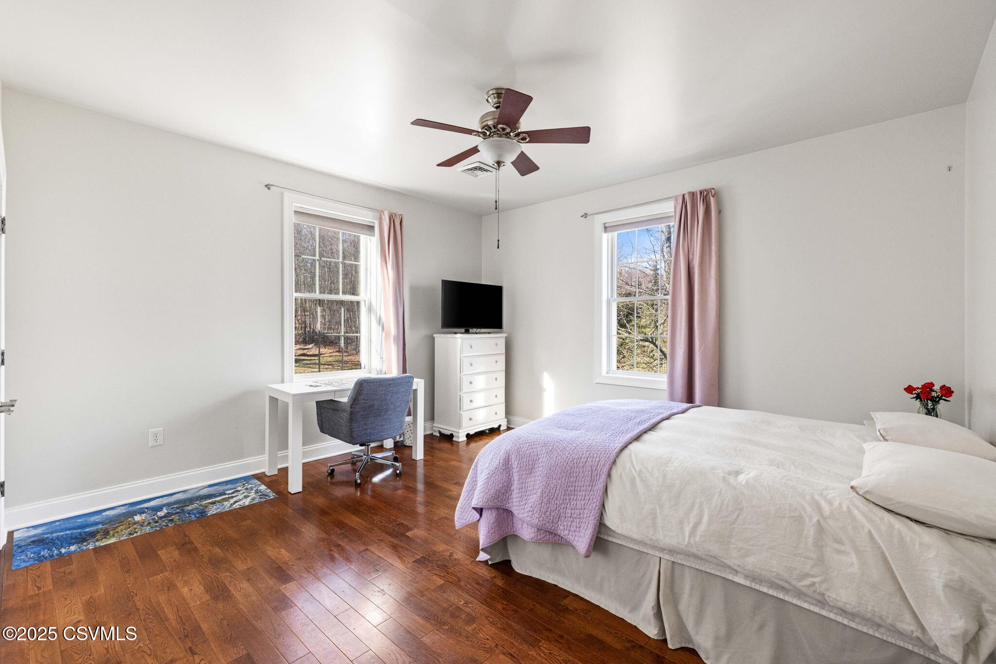 12 E OAKWOOD Drive