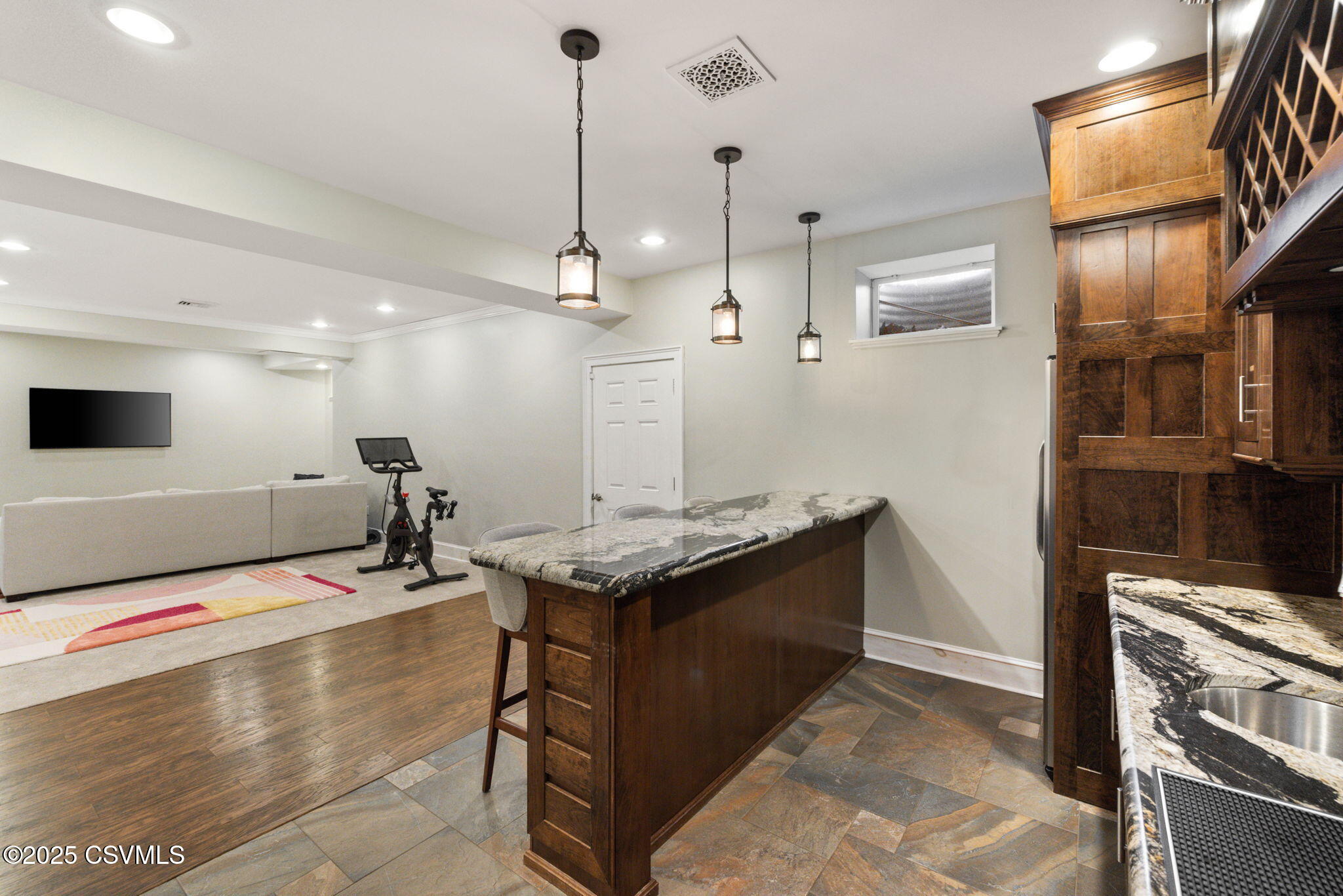 12 E OAKWOOD Drive