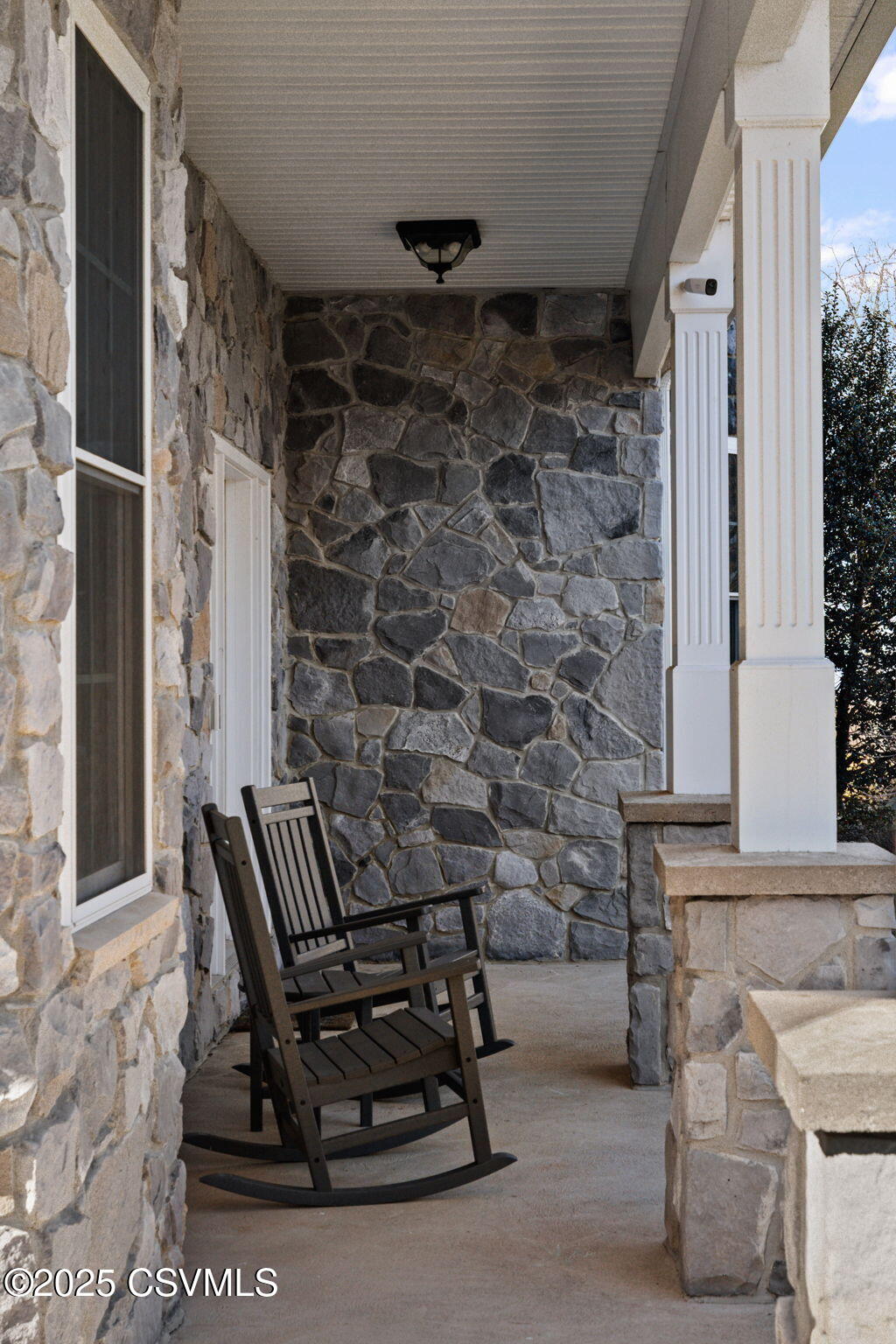 12 E OAKWOOD Drive