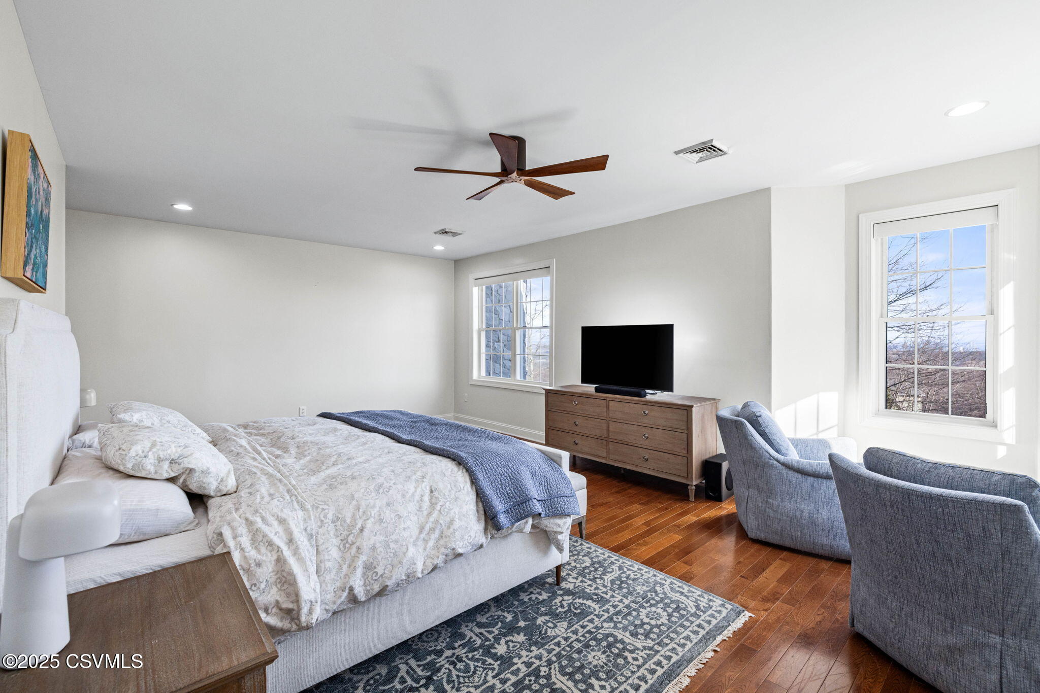 12 E OAKWOOD Drive