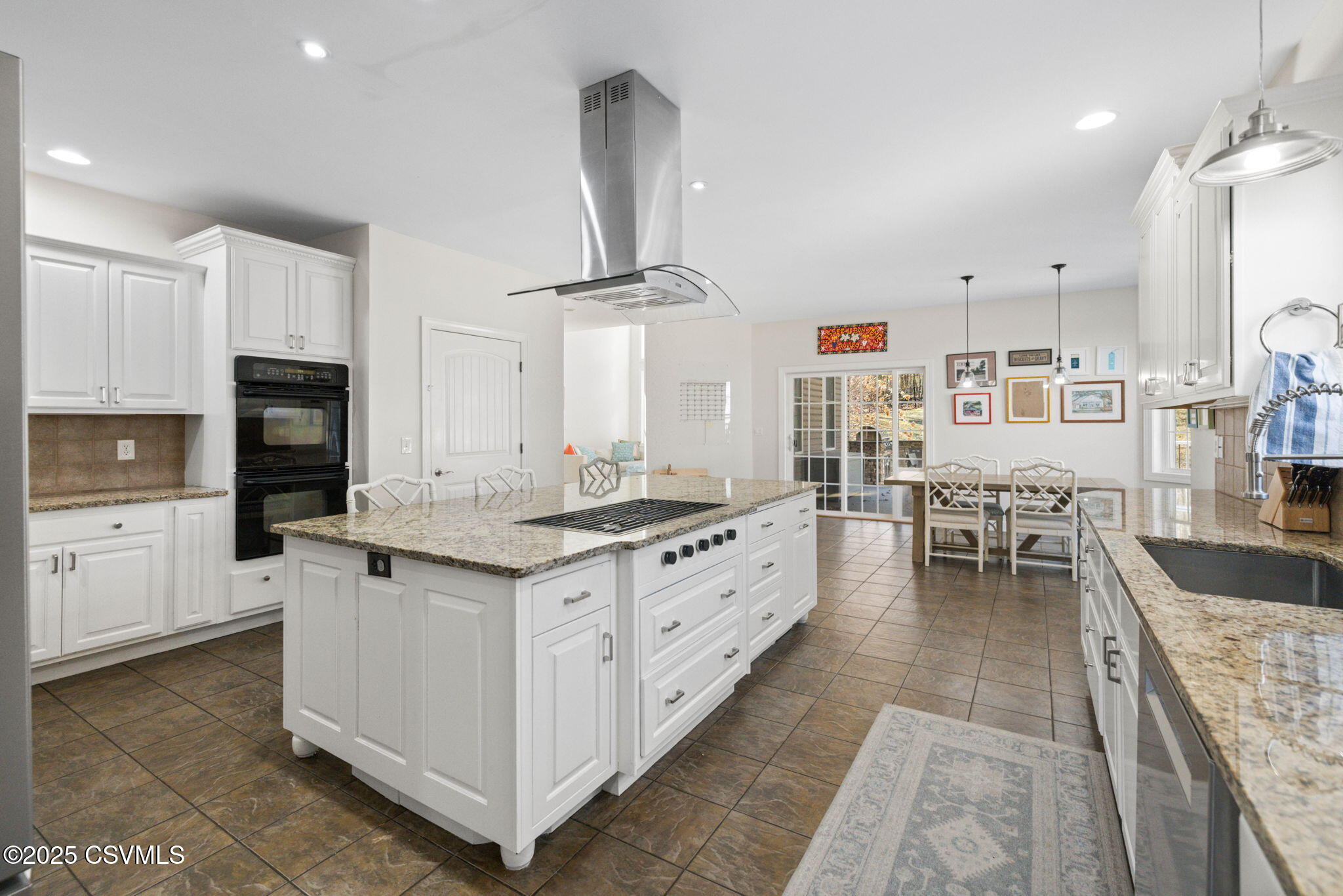 12 E OAKWOOD Drive