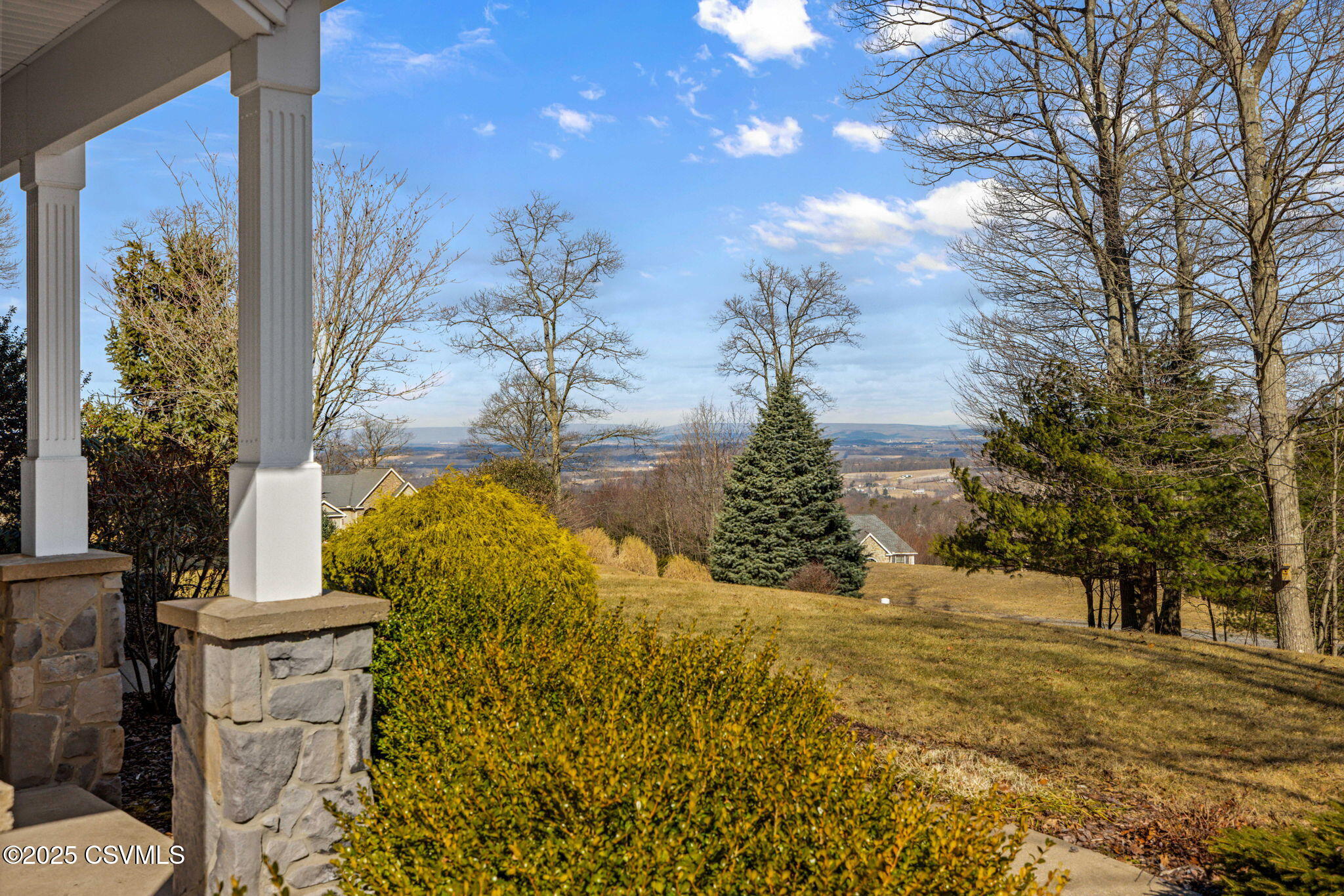 12 E OAKWOOD Drive