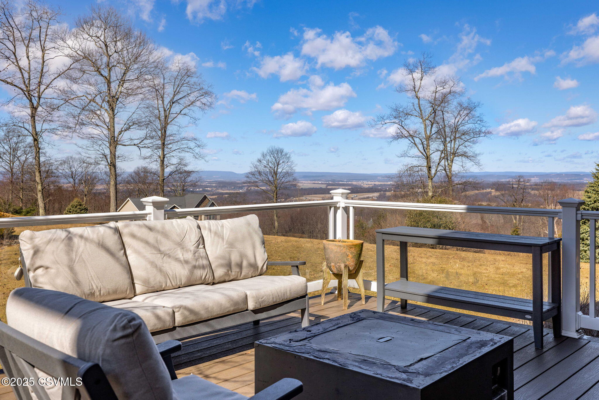 12 E OAKWOOD Drive