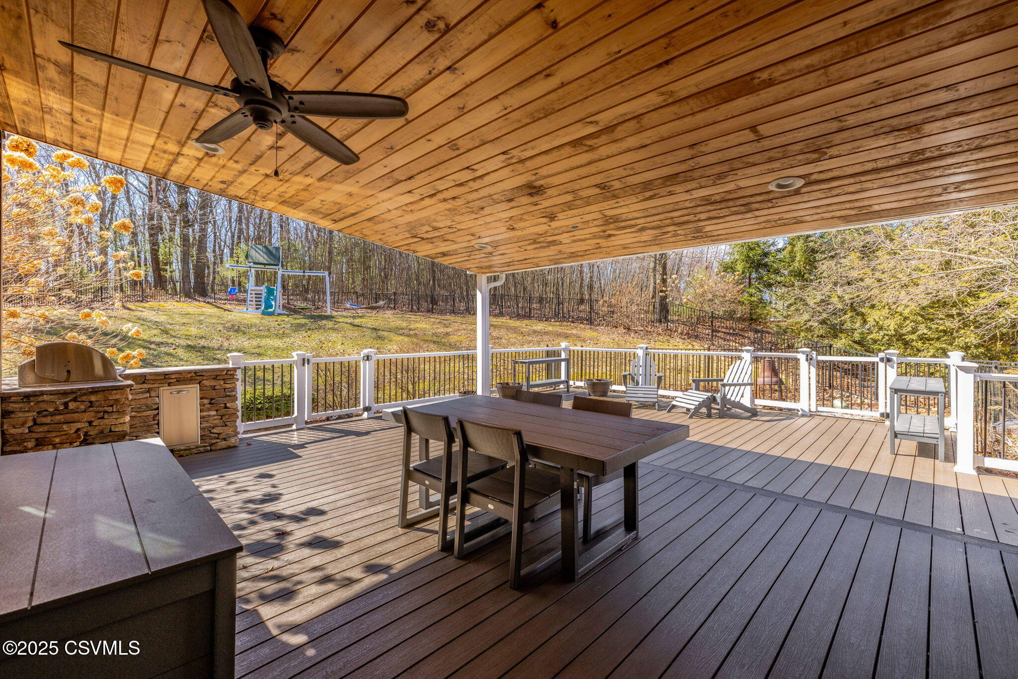 12 E OAKWOOD Drive