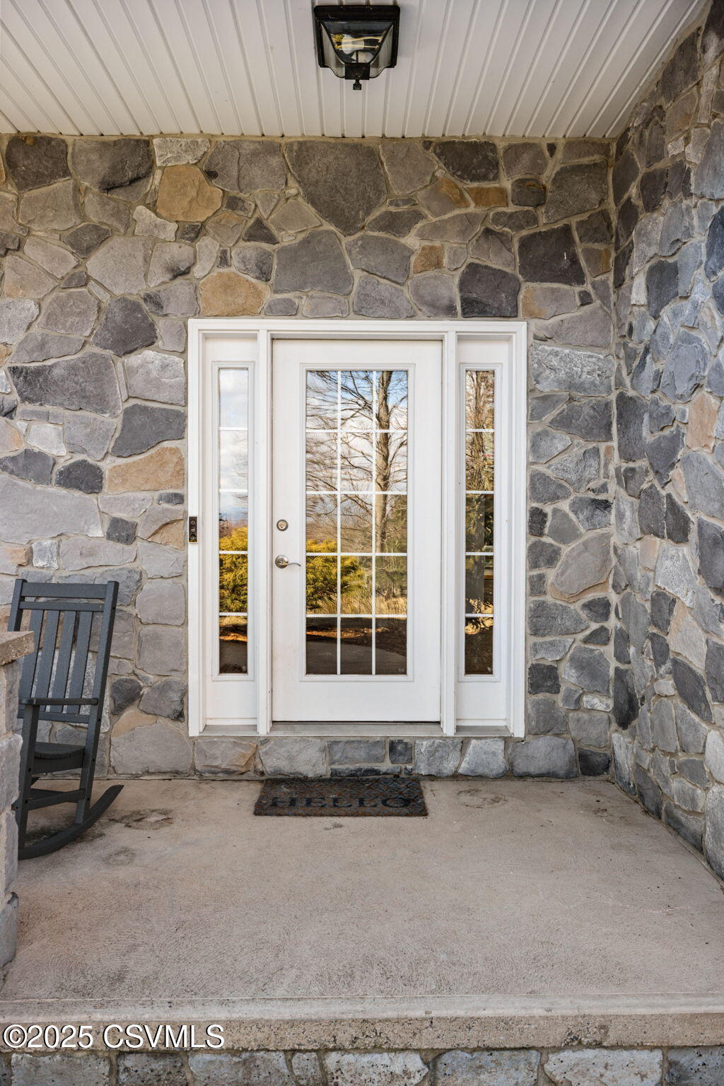 12 E OAKWOOD Drive