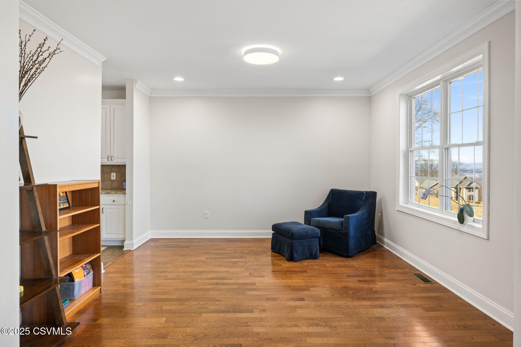 12 E OAKWOOD Drive