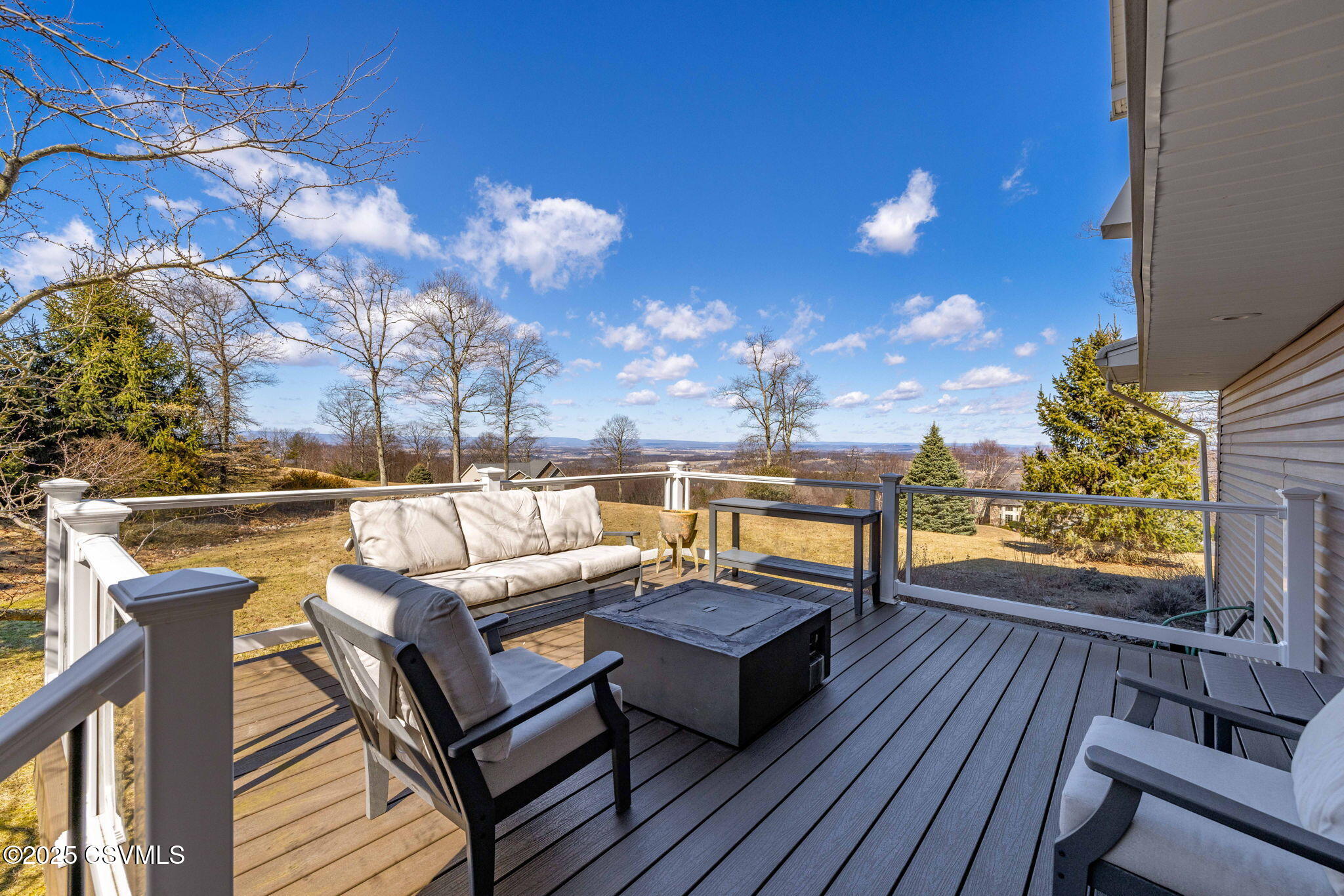 12 E OAKWOOD Drive