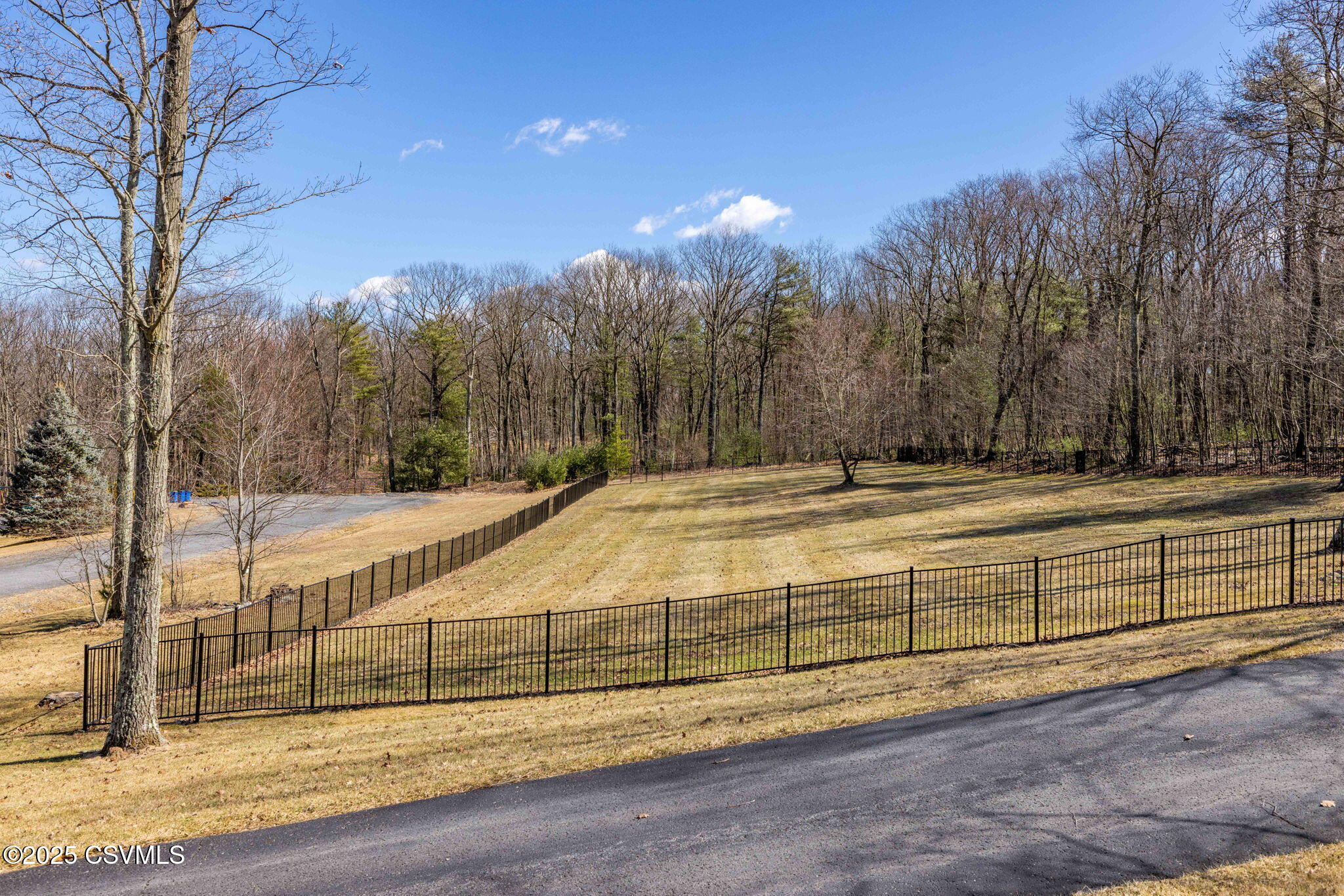 12 E OAKWOOD Drive