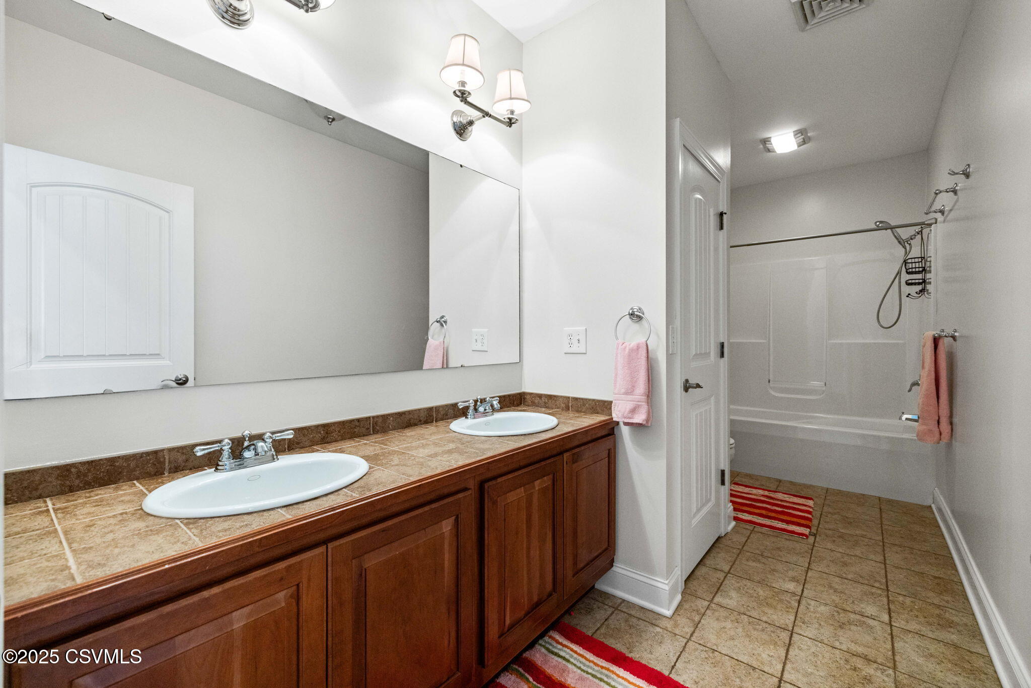 12 E OAKWOOD Drive