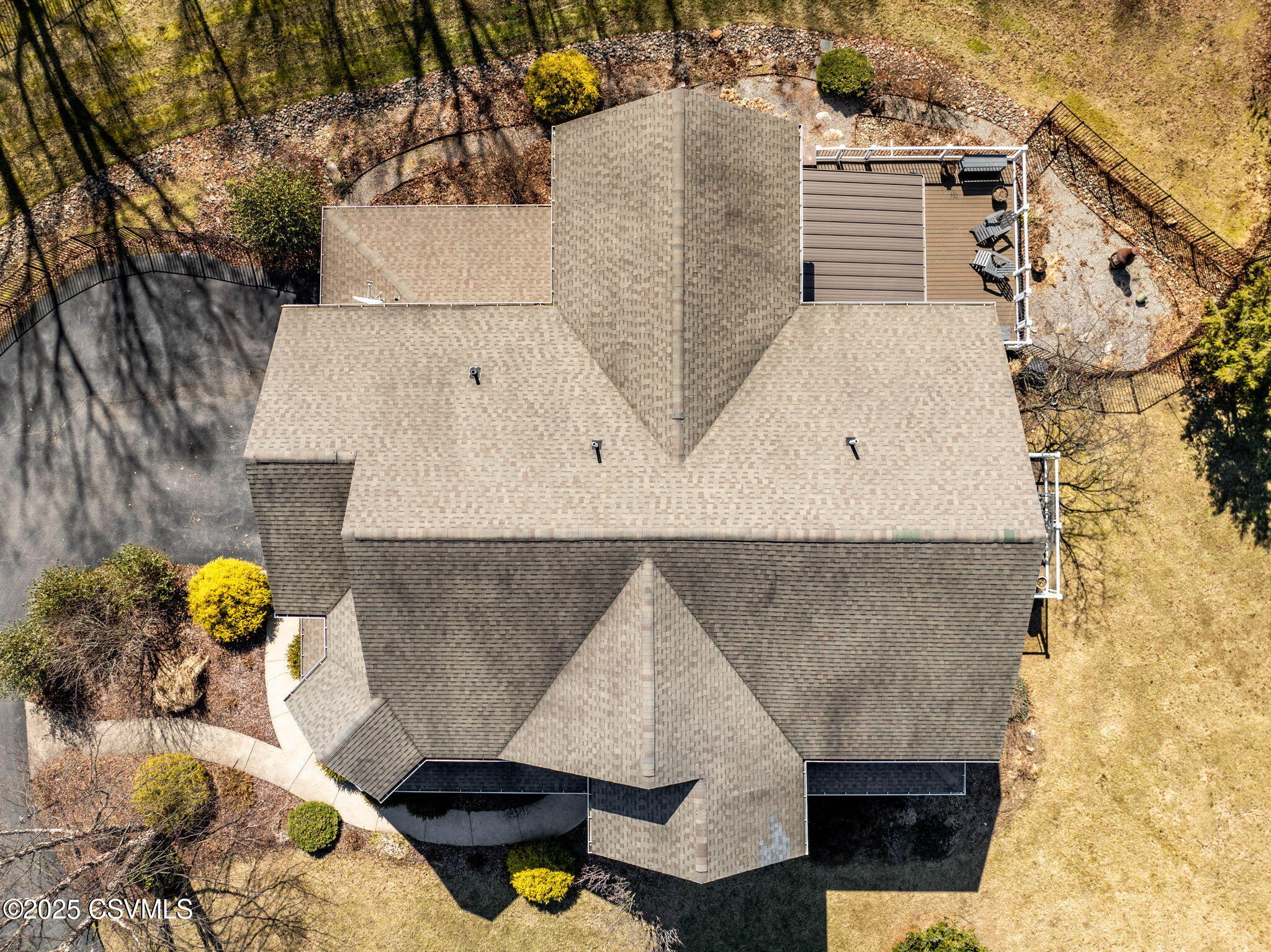 12 E OAKWOOD Drive