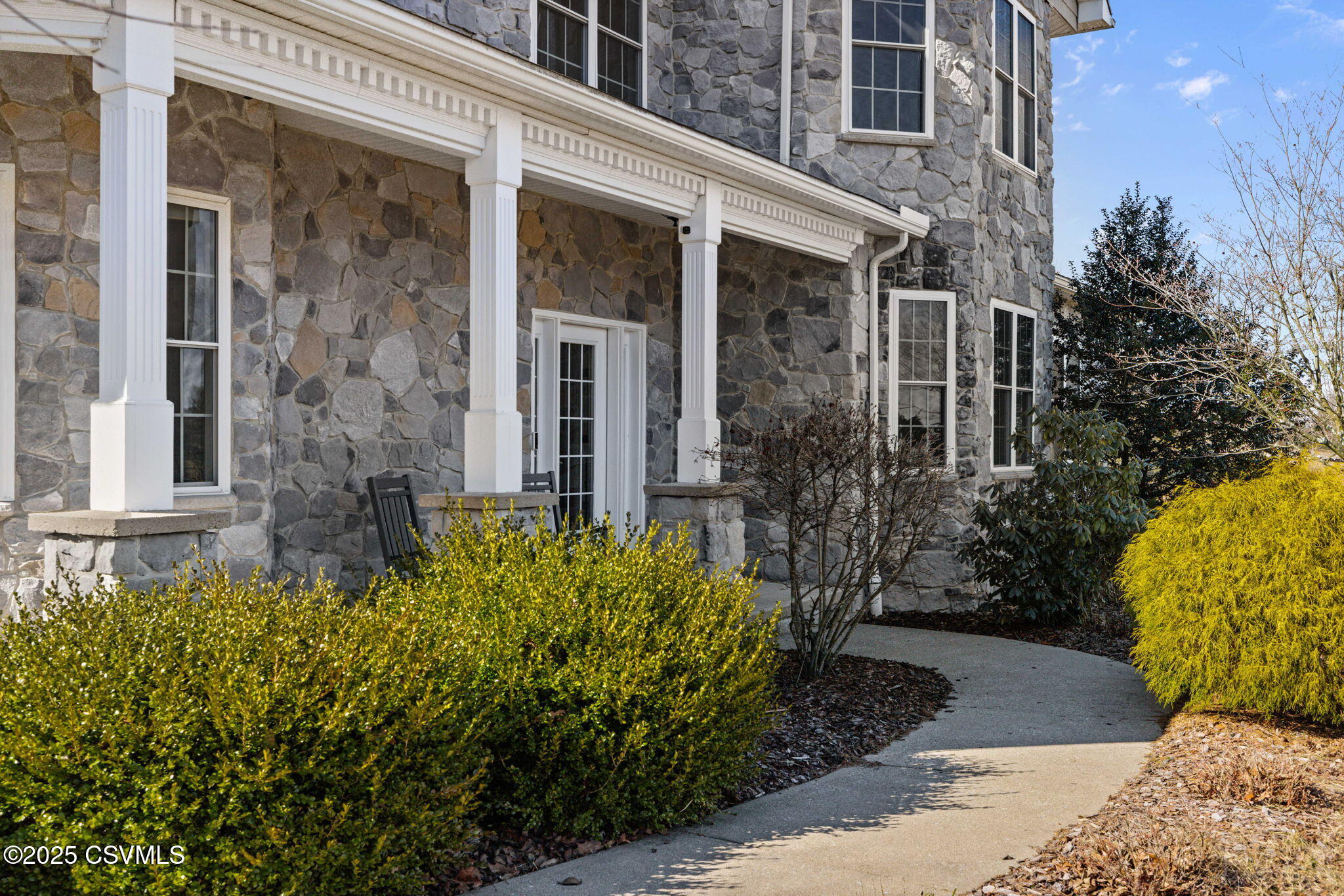 12 E OAKWOOD Drive