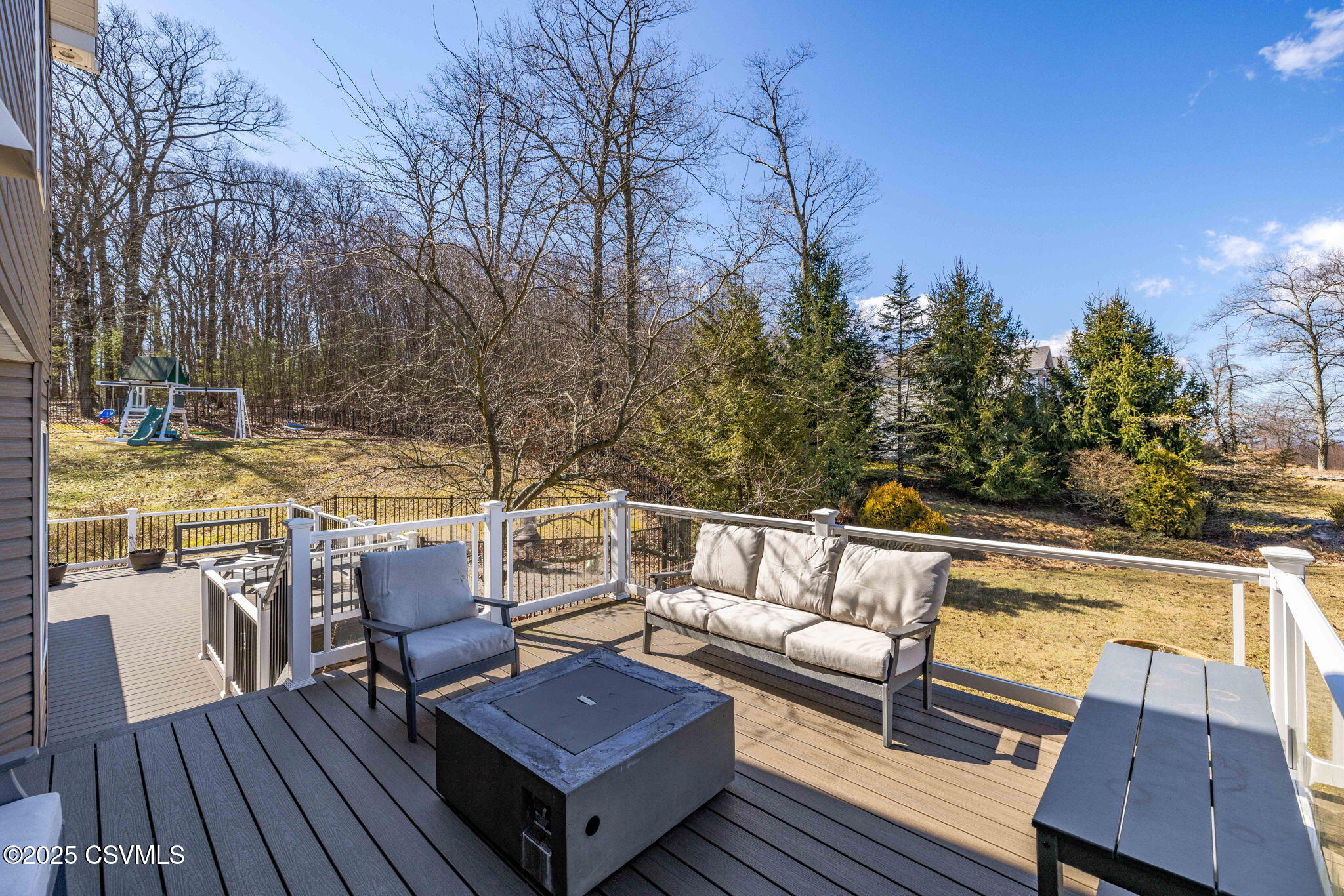 12 E OAKWOOD Drive