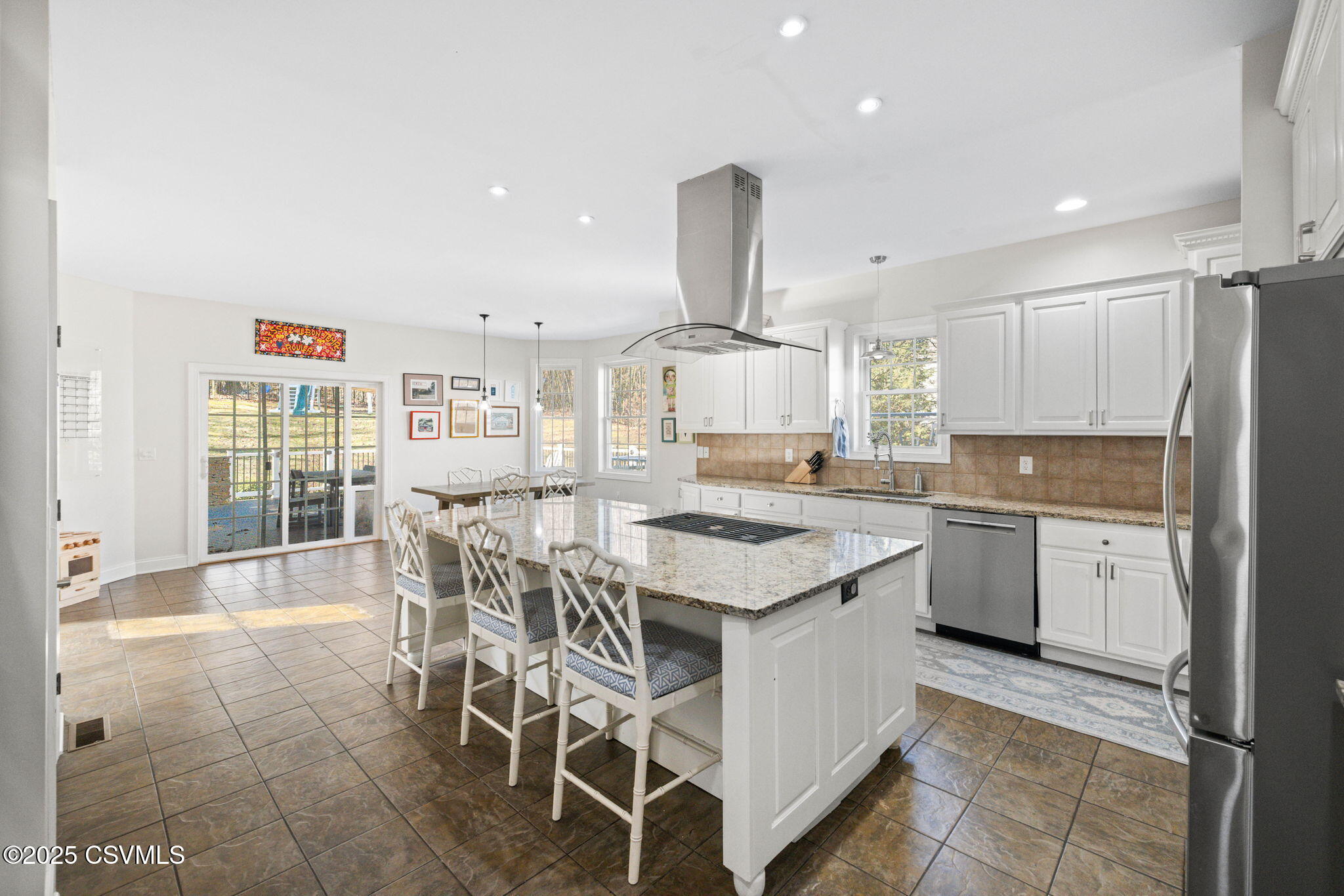 12 E OAKWOOD Drive