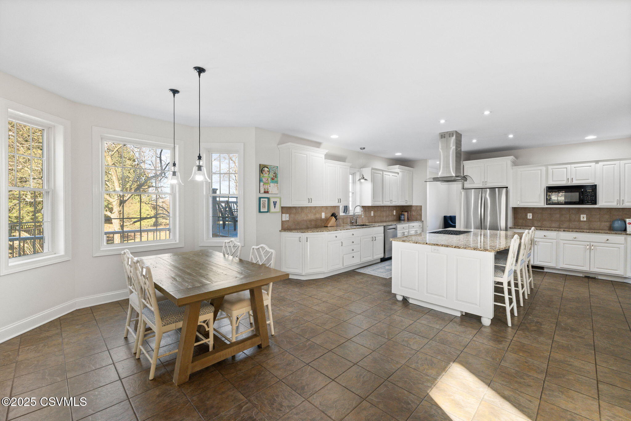 12 E OAKWOOD Drive