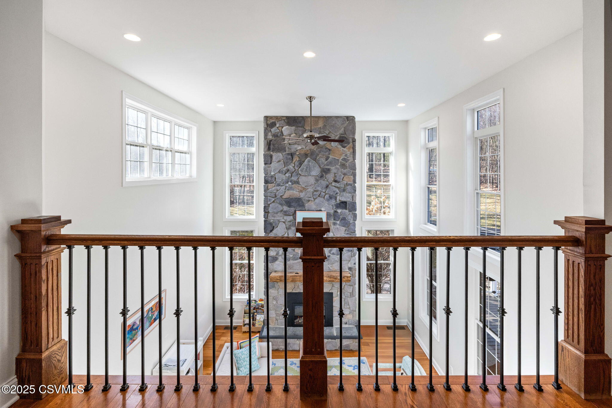 12 E OAKWOOD Drive