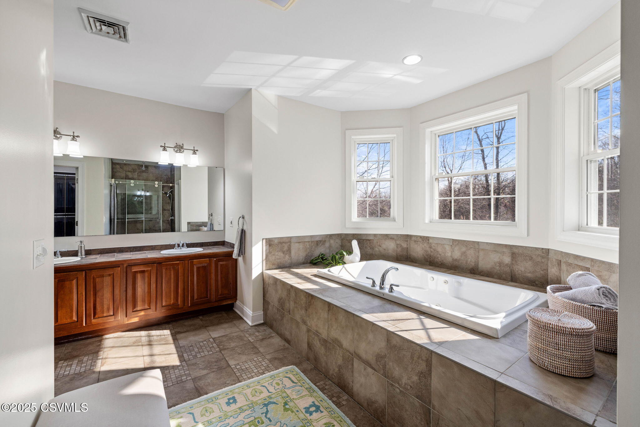12 E OAKWOOD Drive