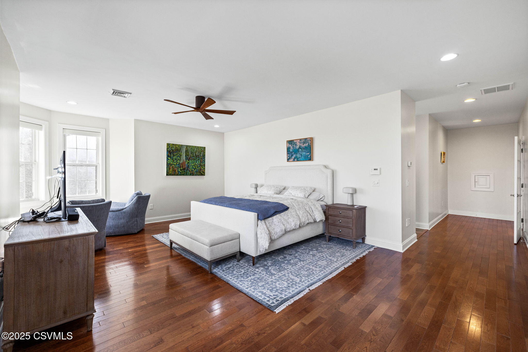 12 E OAKWOOD Drive
