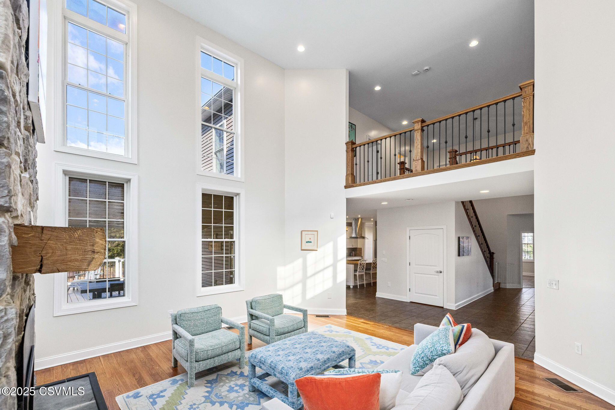 12 E OAKWOOD Drive