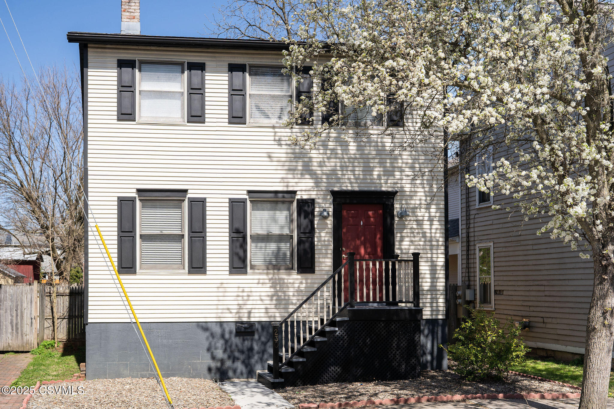 230 N 4TH Street