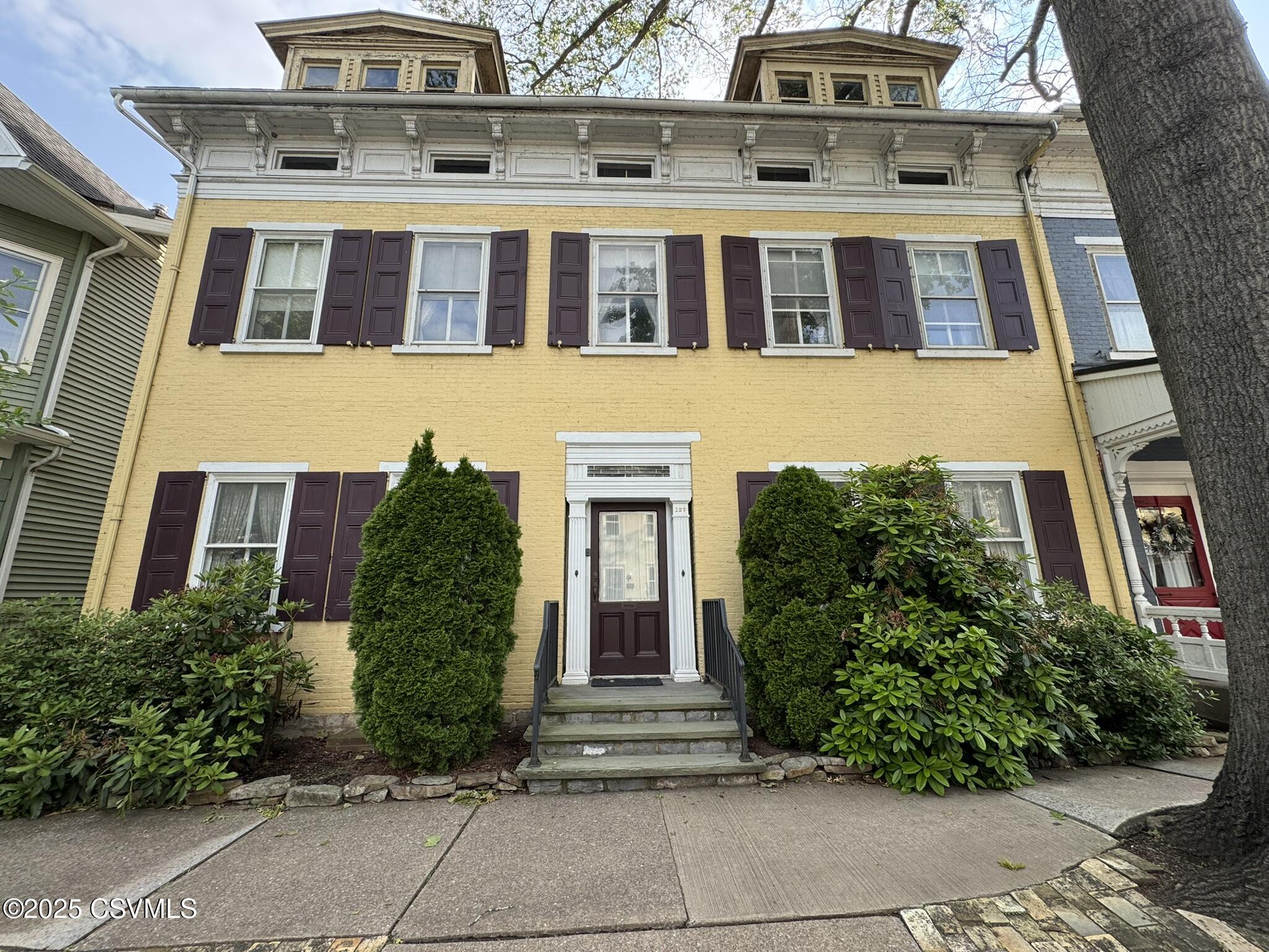127 N 3RD Street