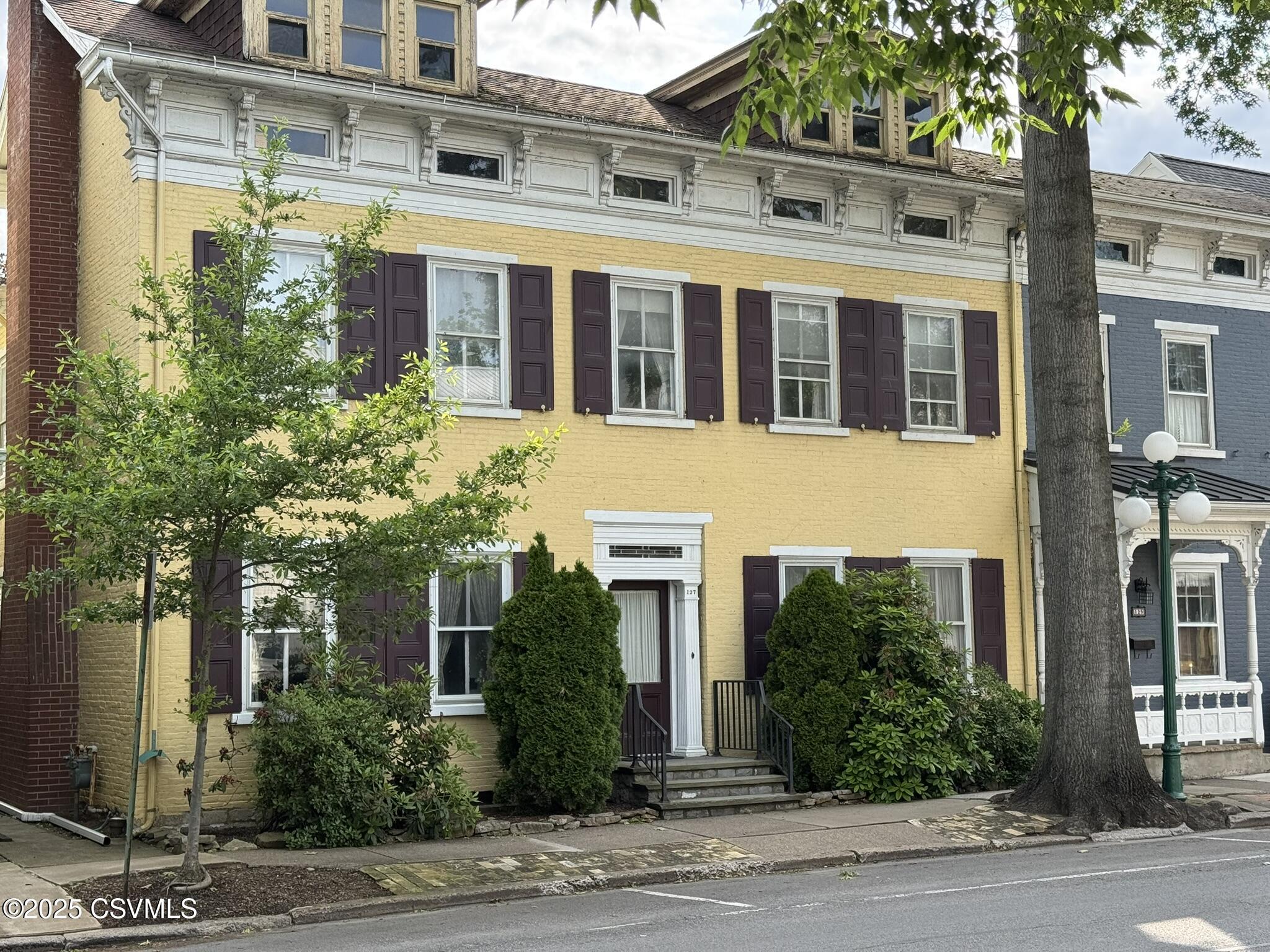 127 N 3RD Street