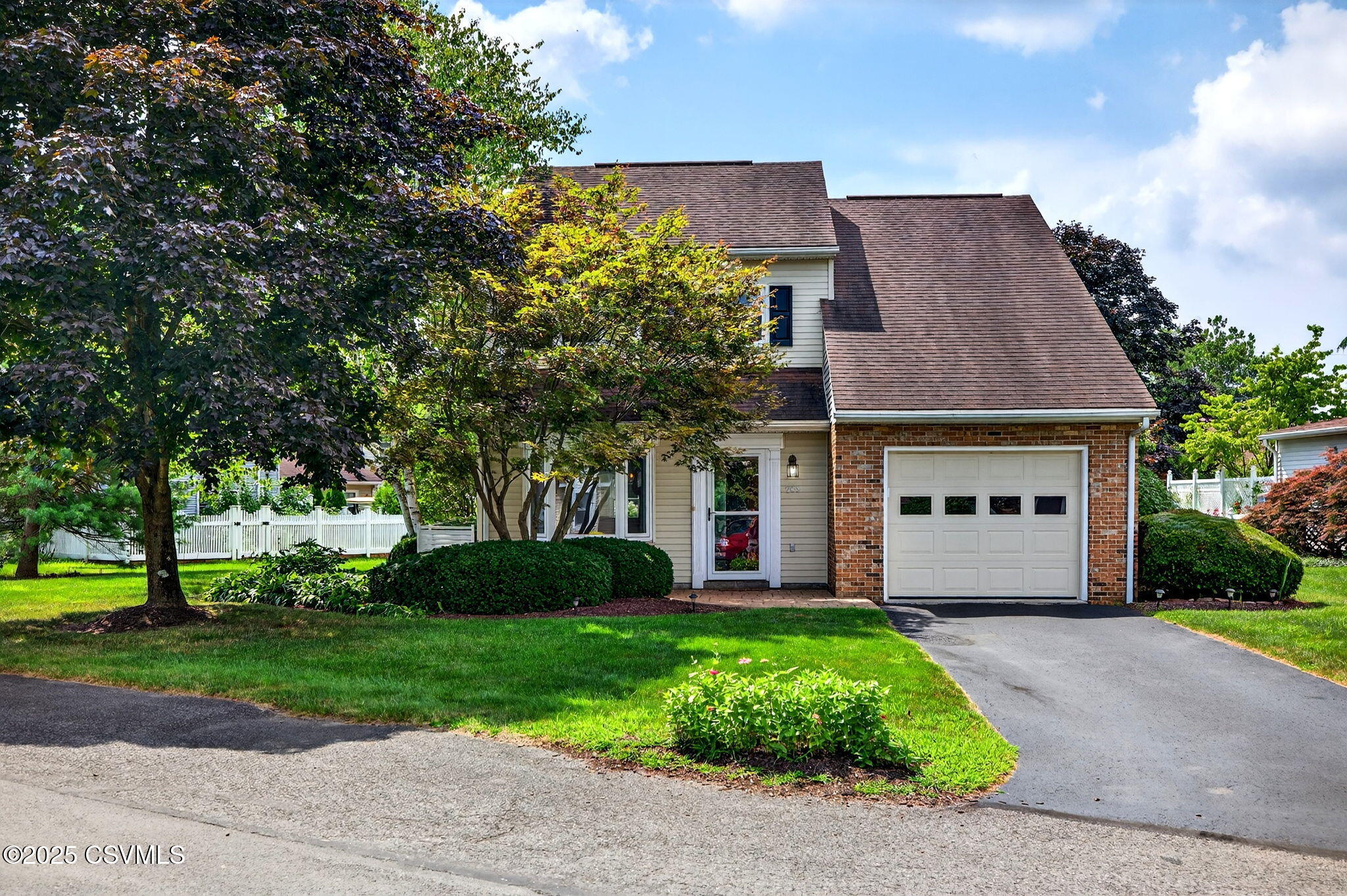 209 BIRCHTREE Lane