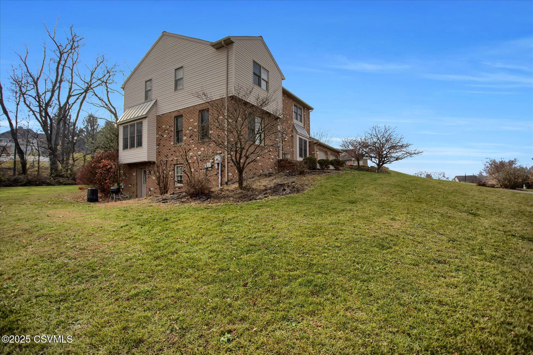676 VILLA VISTA Avenue