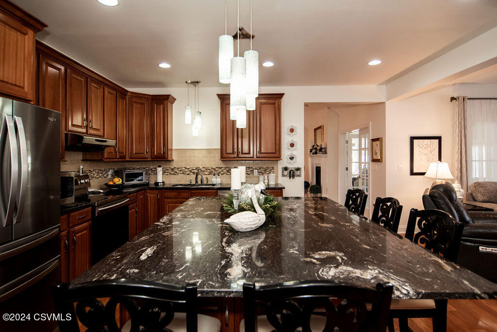 143 GLENCOE Road