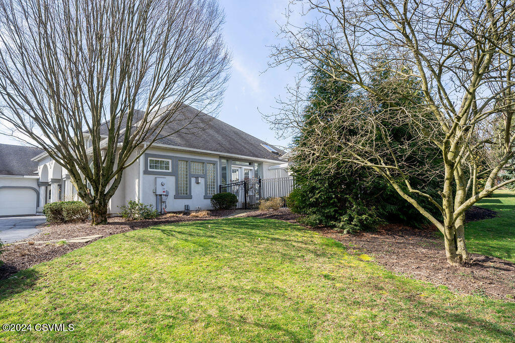 1096 STEIN Lane