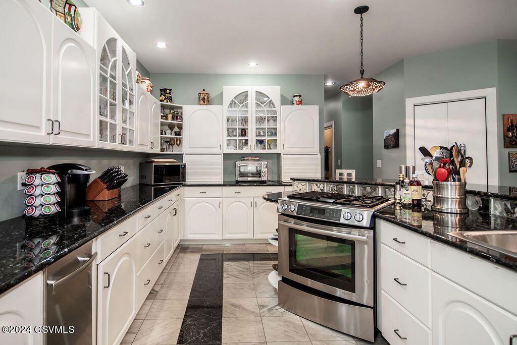 1096 STEIN Lane