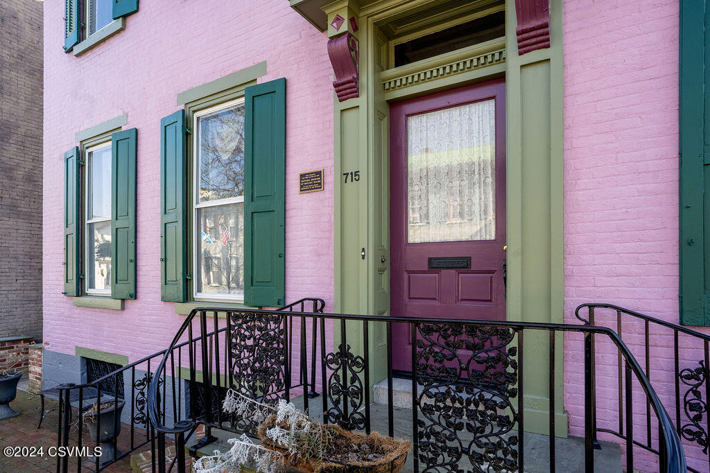 715 MARKET Street