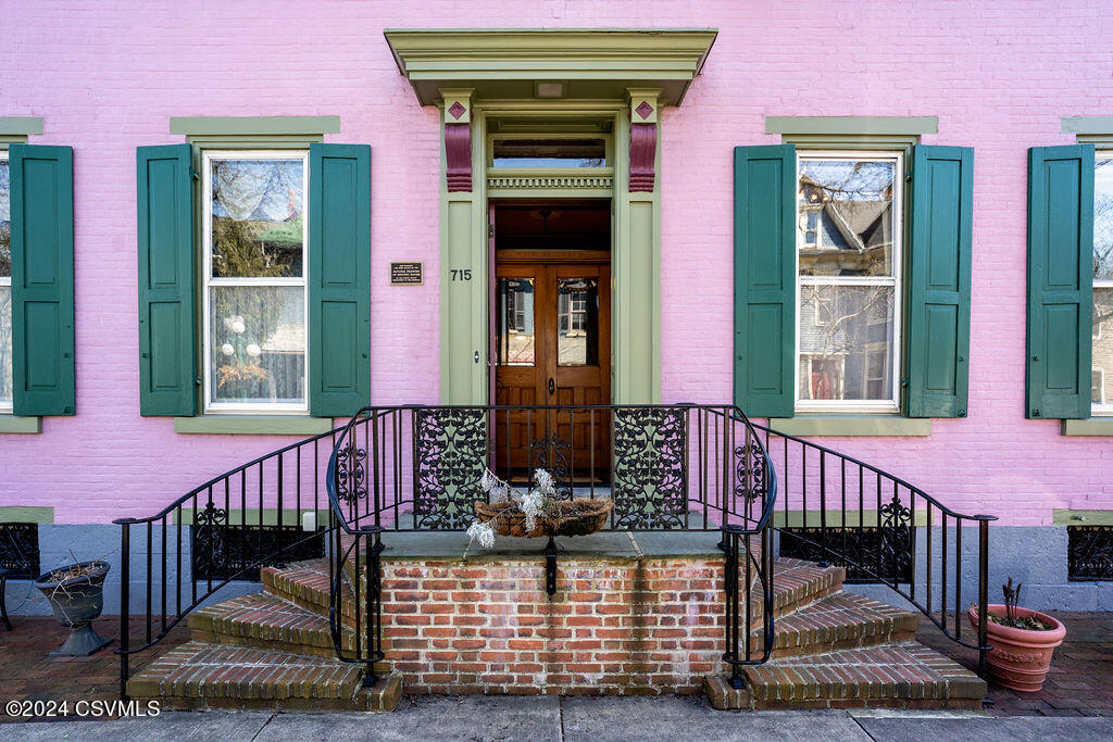 715 MARKET Street