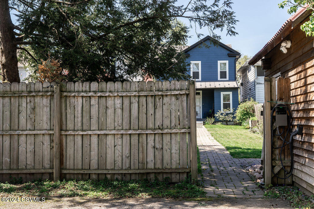 124 N FRONT Street