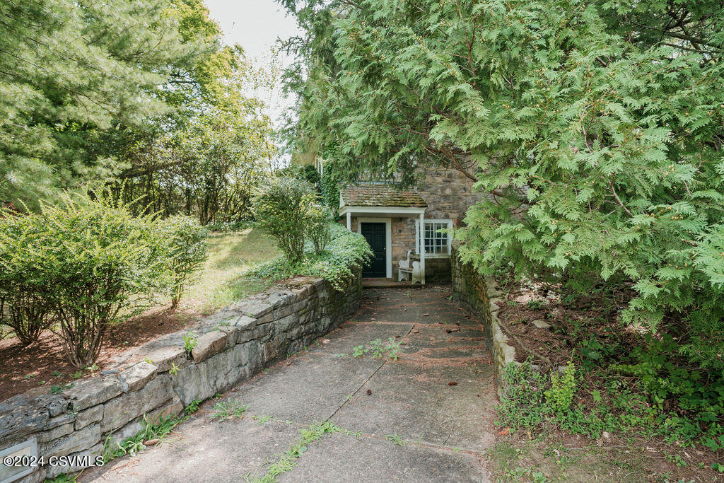 1115 ABBEY Lane