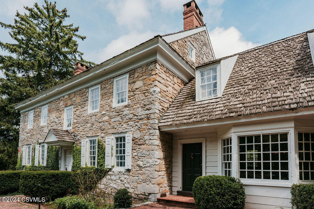 1115 ABBEY Lane