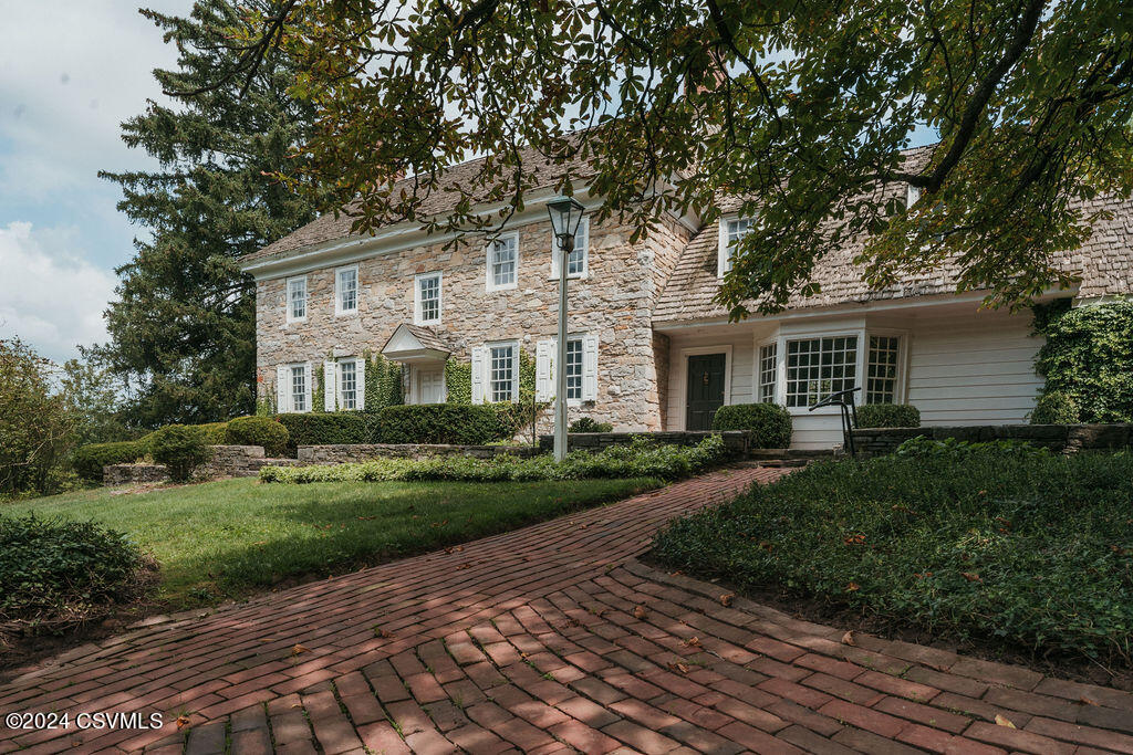 1115 ABBEY Lane