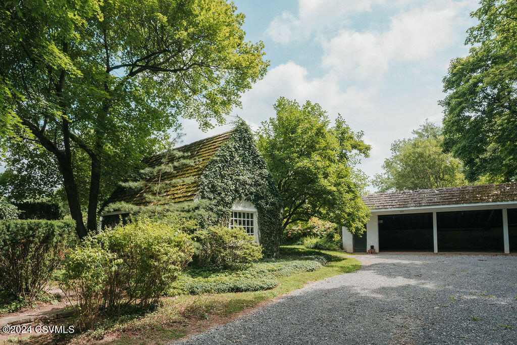 1115 ABBEY Lane