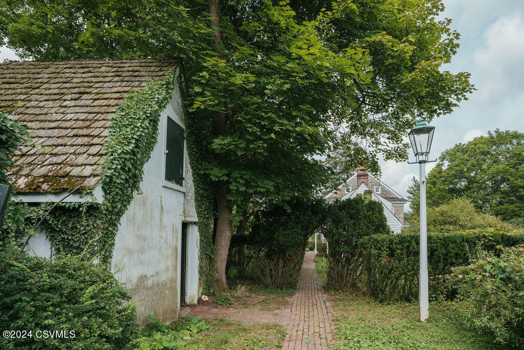 1115 ABBEY Lane