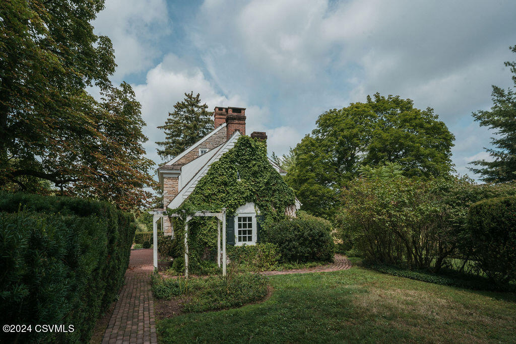 1115 ABBEY Lane